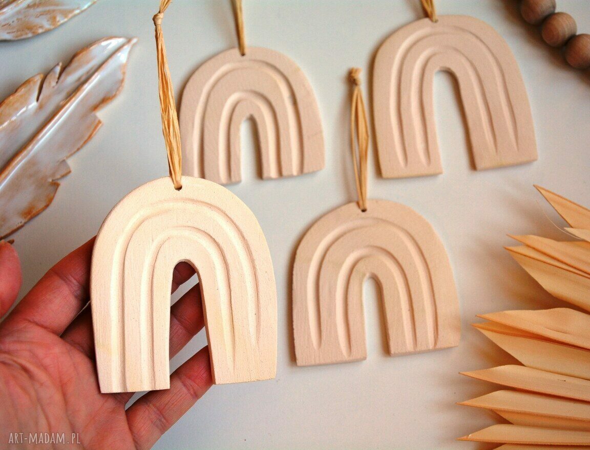 Zestaw 4 ceramicznych zawieszek Tęcza z makramą - boho dekoracje, wys. 10 cm
