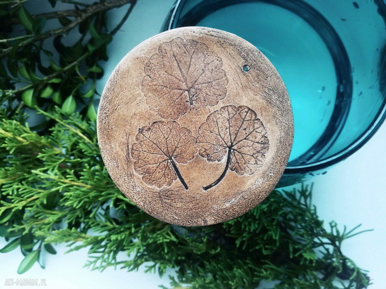 Zestaw 6 ceramicznych zawieszek handmade z motywem roślinnym - jesień w glinie