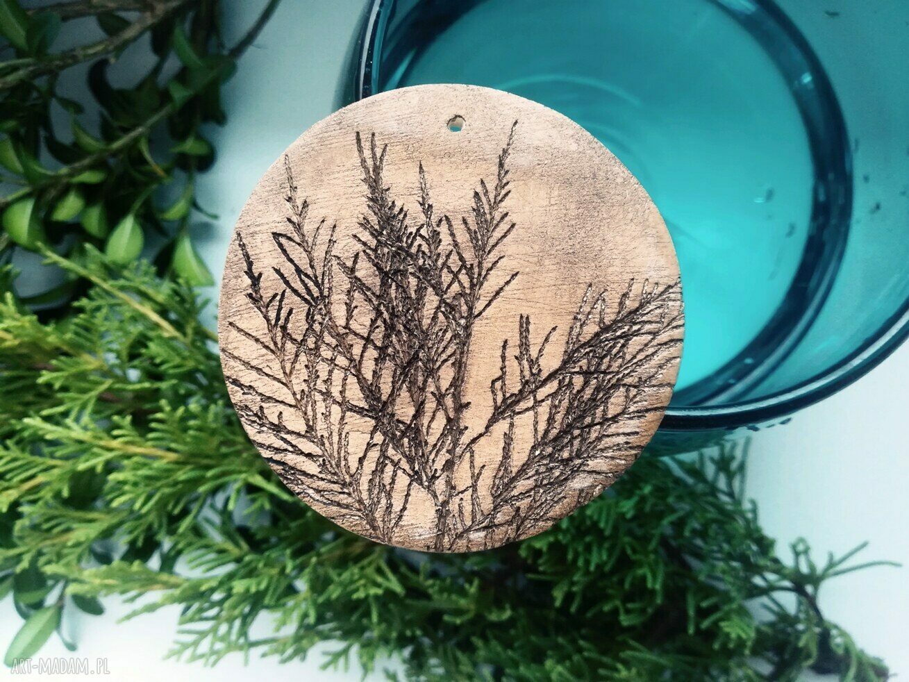 Zestaw 6 ceramicznych zawieszek handmade z motywem roślinnym - jesień w glinie
