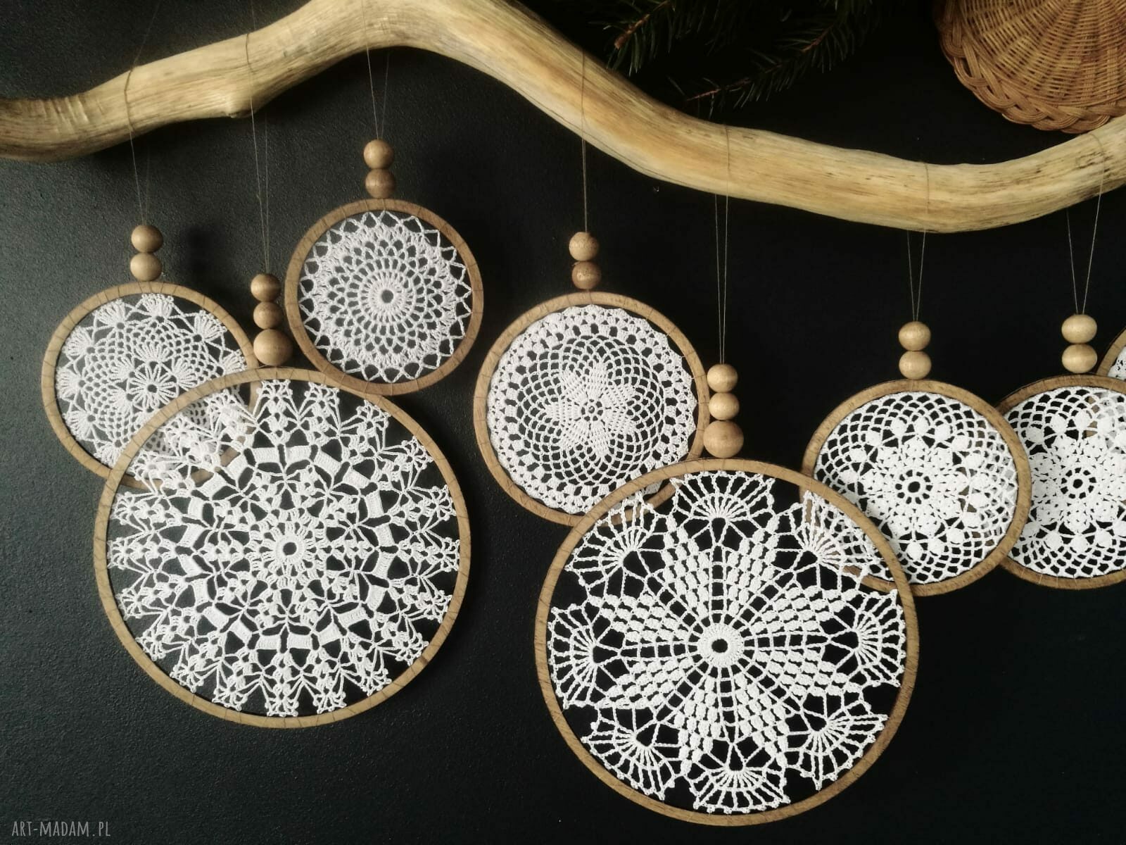 Zestaw 8 mini łapaczy snów w stylu boho - białe dekoracje ścienne