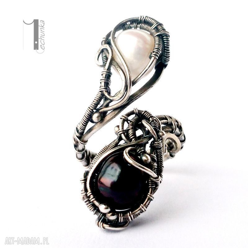 Monochrome srebrny pierścień perłami srebro 925 wirewrapping