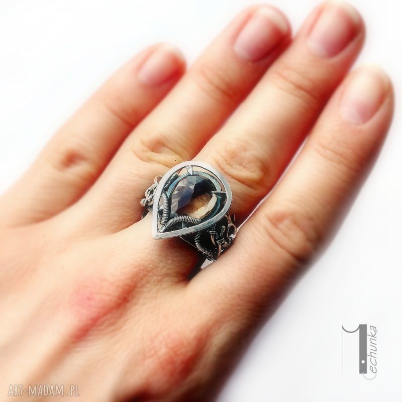 pierścionki: Ratri srebrny pierścień z kwarcem dymnym ręczne wykonanie