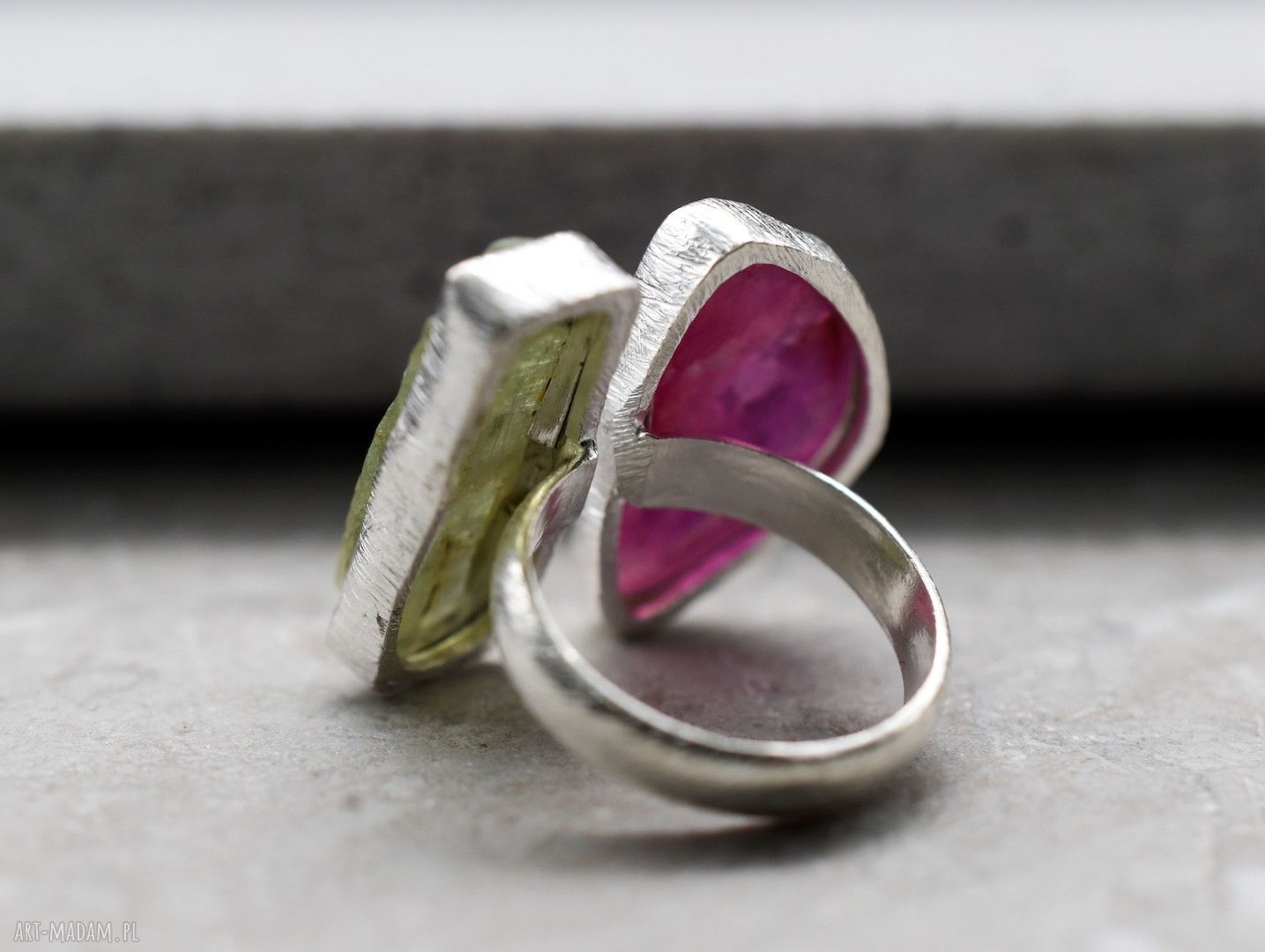 pierścionki: 925 Srebrny pierścionek z rubinem i zielonym cyjanitem LINIA PREMIUM Hand