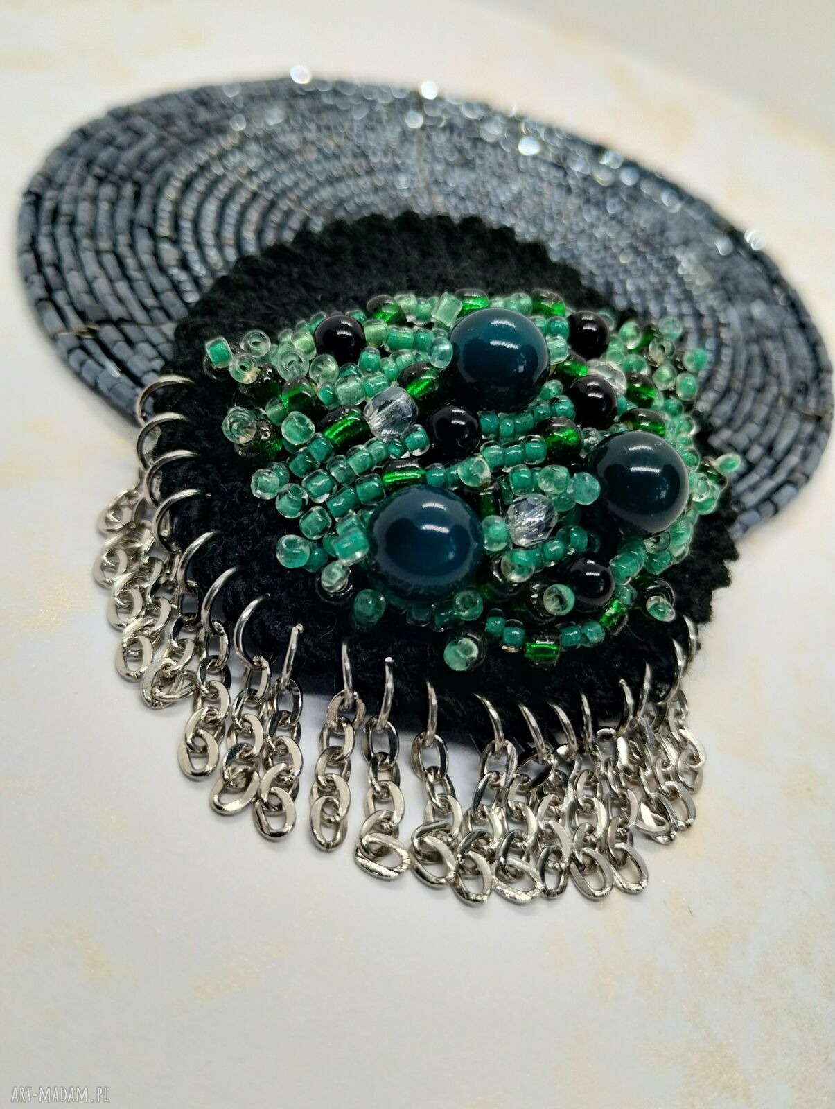 Abstrakcyjna broszka szydełkowa czarno-zielona KR/29/26 - handmade