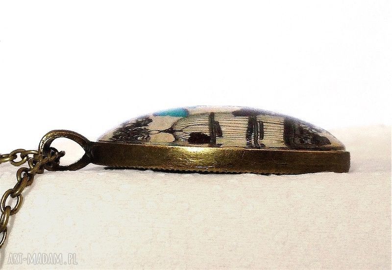 naszyjniki: Afrykański taniec Owalny medalion z łańcuszkiem handmade