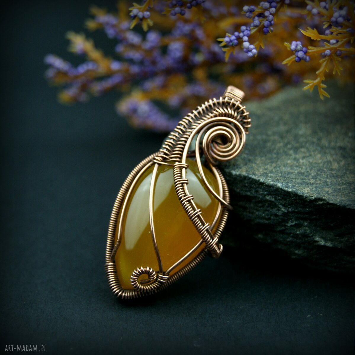 Agat brazylijski - miedziany wisiorek wire wrapping (oksydowany) w kształcie łezki