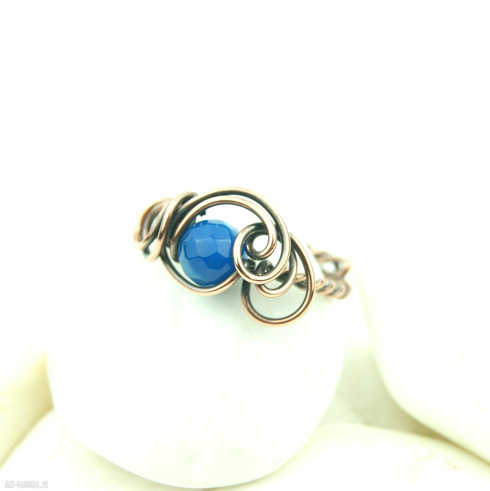 Niebieski agat w miedzi - regulowany pierścionek wire wrapping Blue Pearl Art