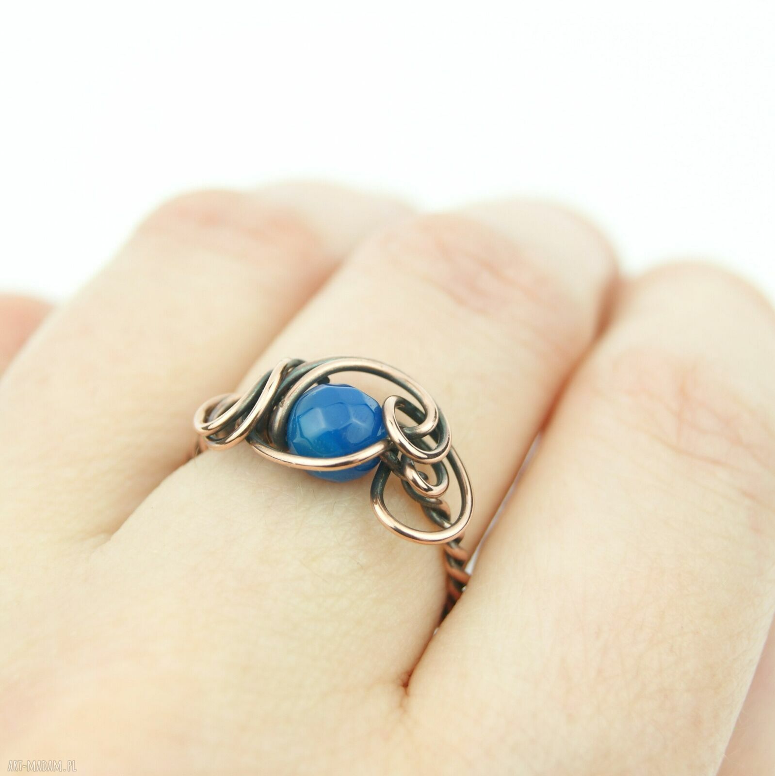 Niebieski agat w miedzi - regulowany pierścionek wire wrapping Blue Pearl Art
