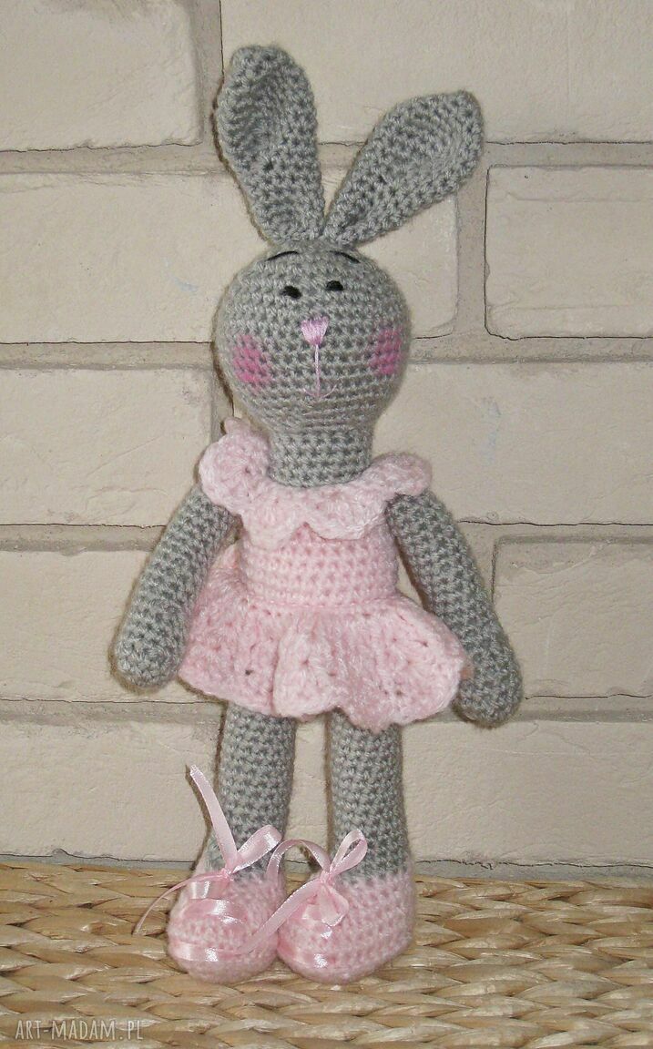 Agusia - ręcznie robiona króliczka szydełkowa (34 cm) na prezent dla dziecka