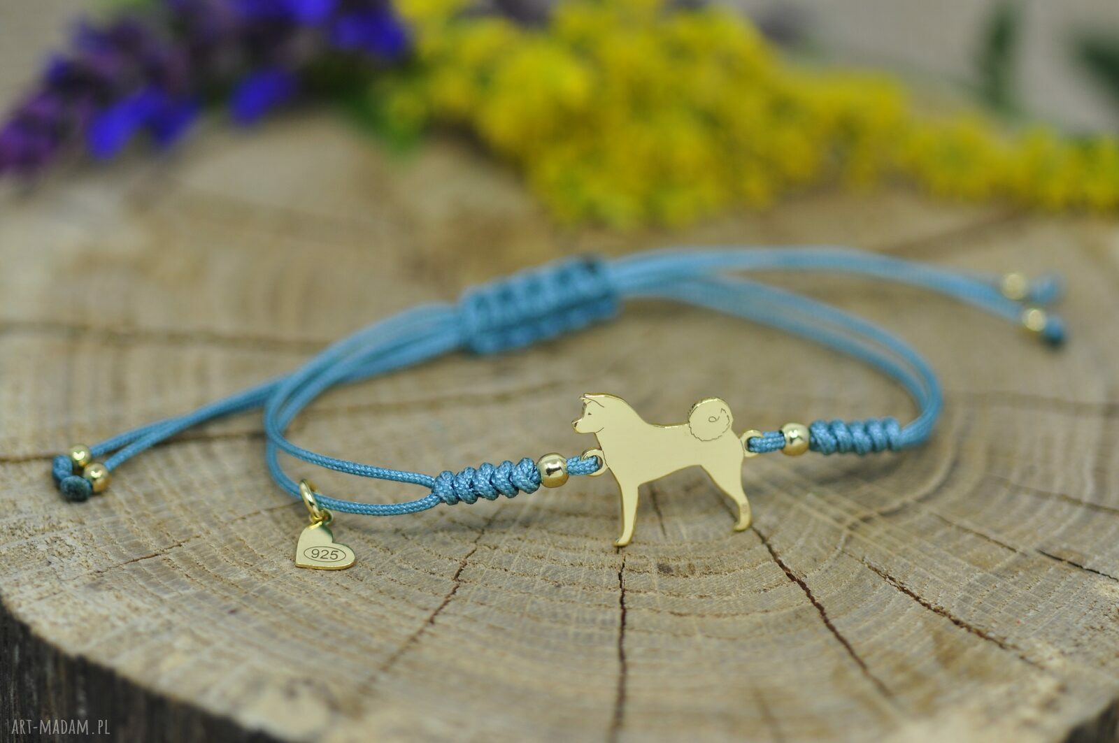 Bransoletka z psem Akita japońska - srebro 925 pozłacane i turkusowy sznurek (handmade)