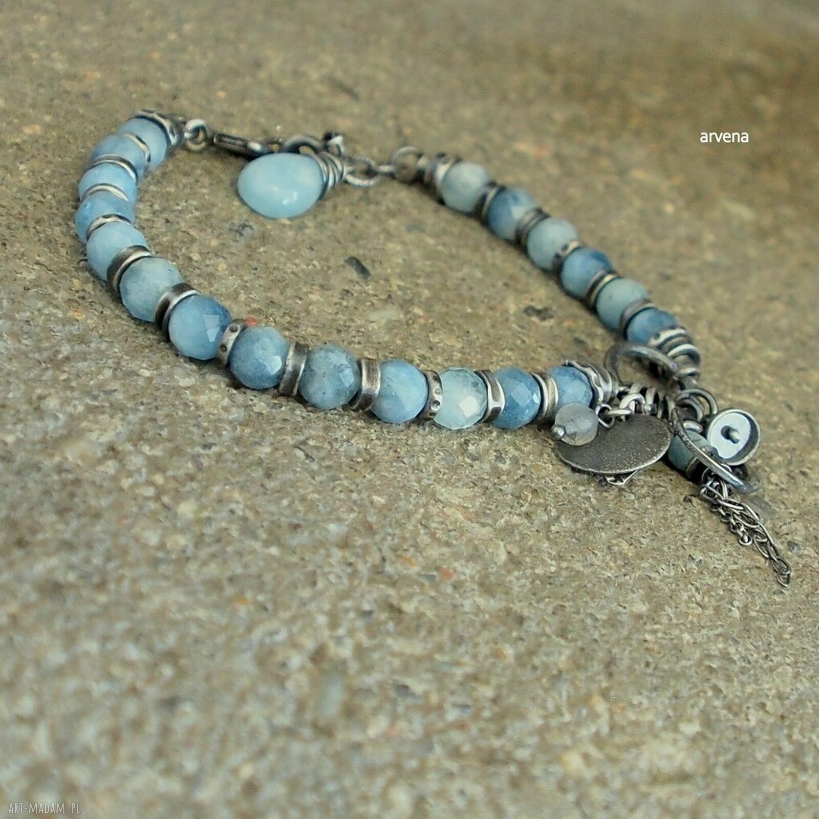Akwamaryn - bransoletka ze srebra oksydowanego 925 z charms