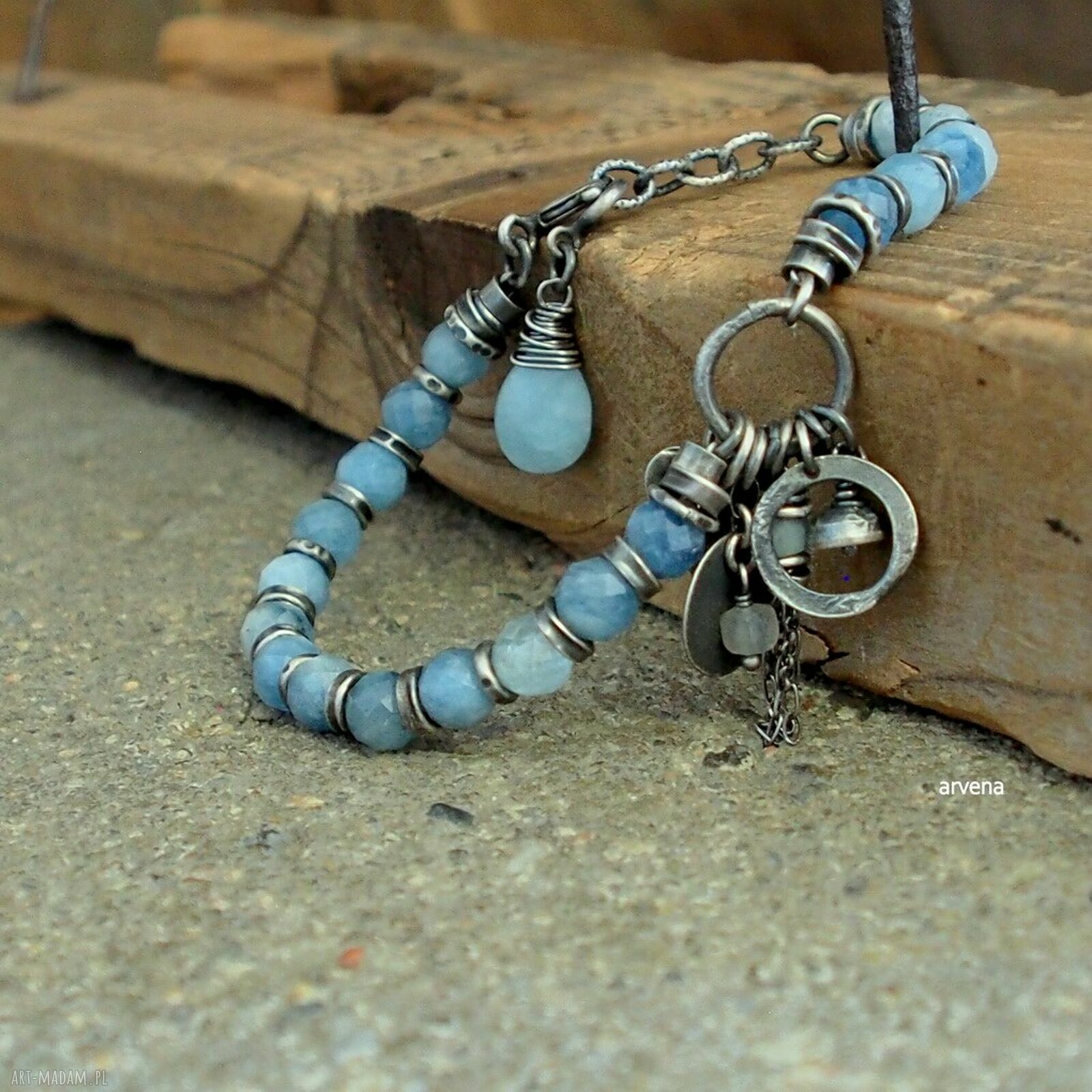 Akwamaryn - bransoletka ze srebra oksydowanego 925 z charms