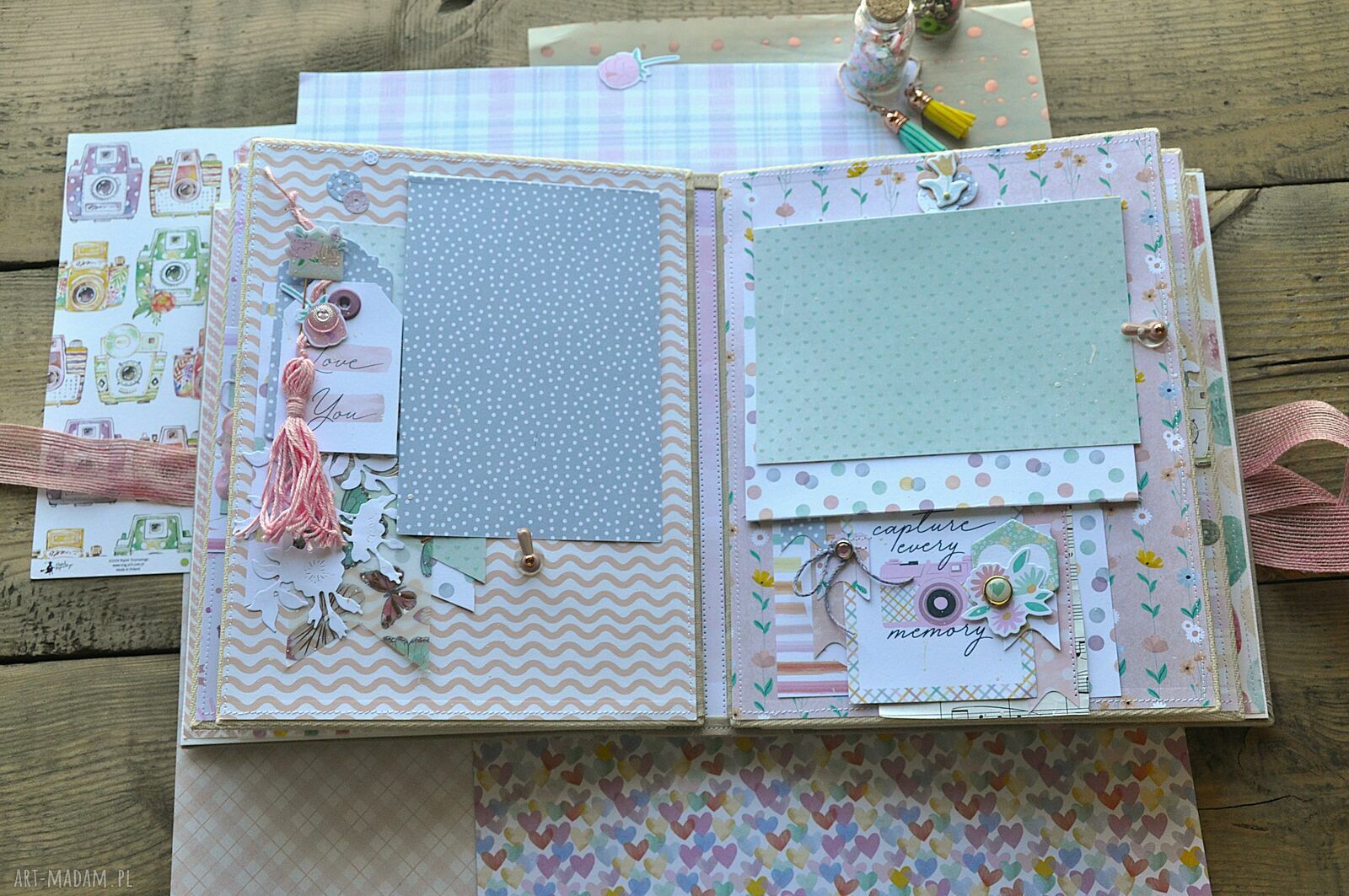 Kolorowy album dla dziewczynki 26x20 cm - scrapbooking na 30 zdjęć 10x15