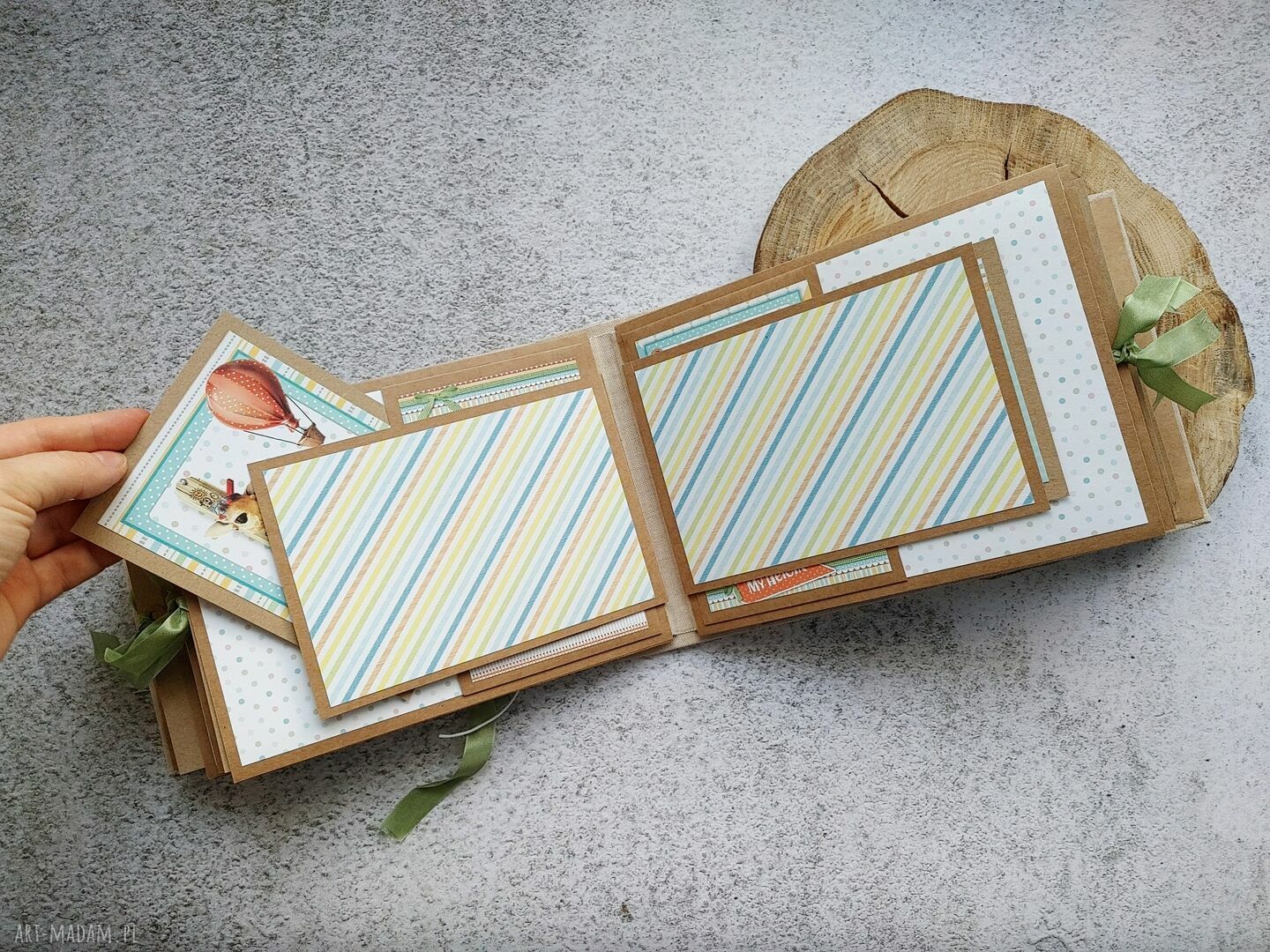 Album dziecięcy w stylu scrapbooking - foto prezent, który zostaje na lata