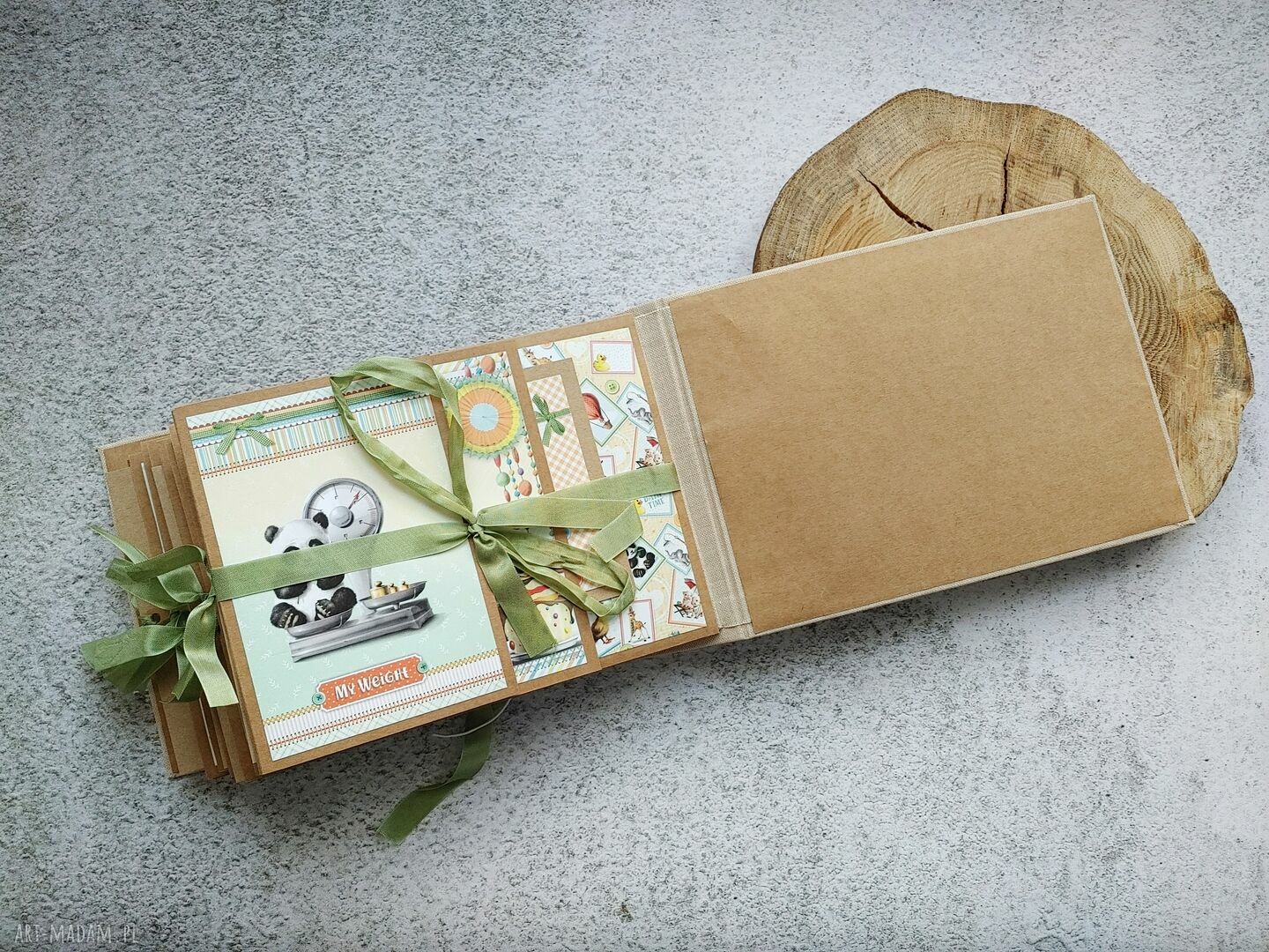 Album dziecięcy w stylu scrapbooking - foto prezent, który zostaje na lata