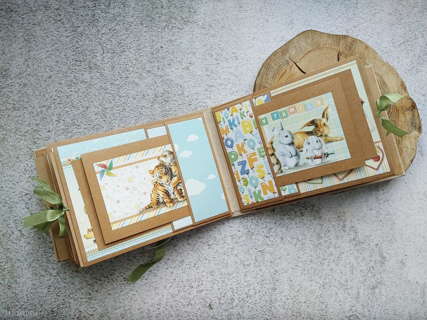 Album dziecięcy w stylu scrapbooking - foto prezent, który zostaje na lata