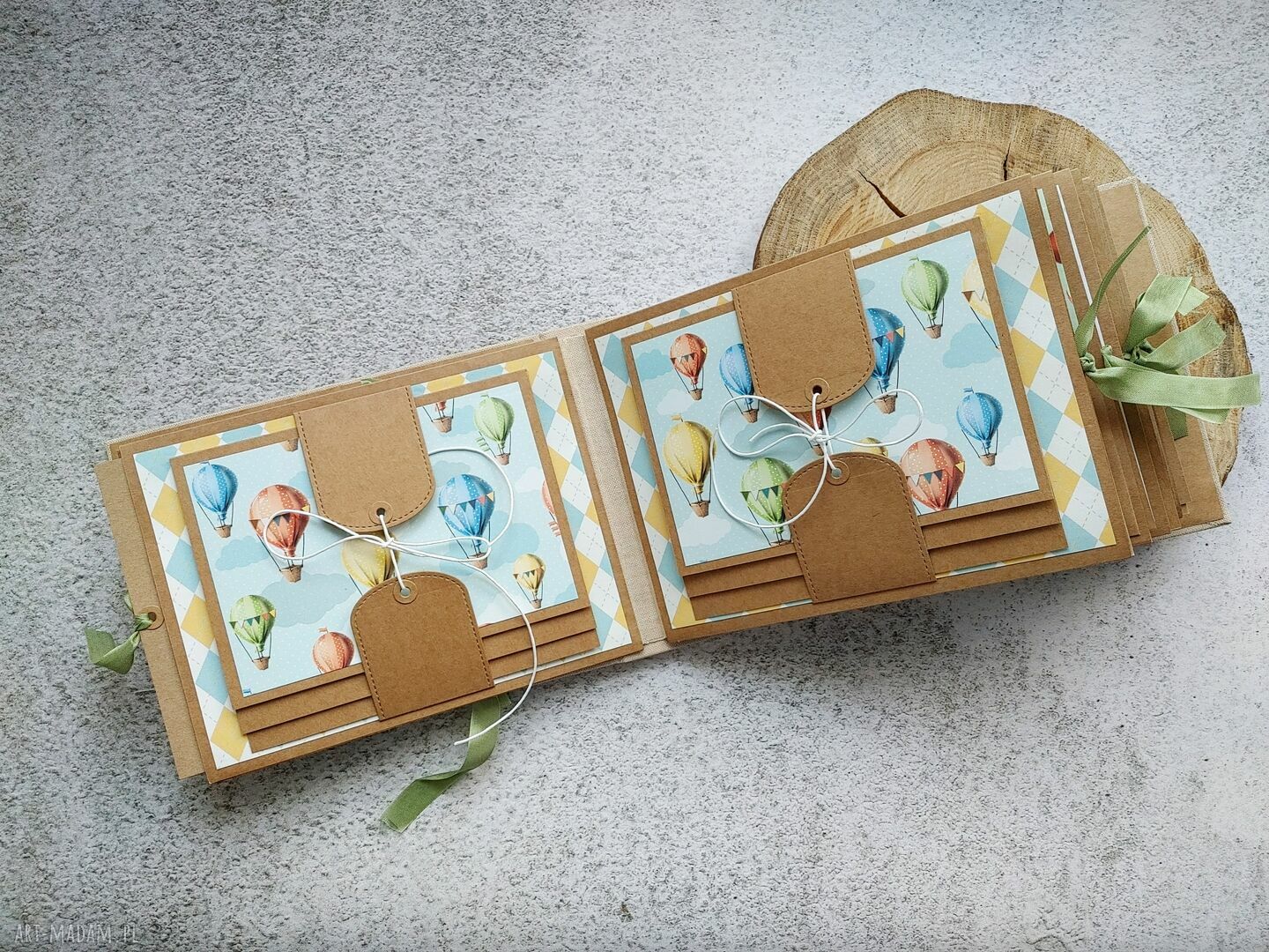 Album dziecięcy w stylu scrapbooking - foto prezent, który zostaje na lata