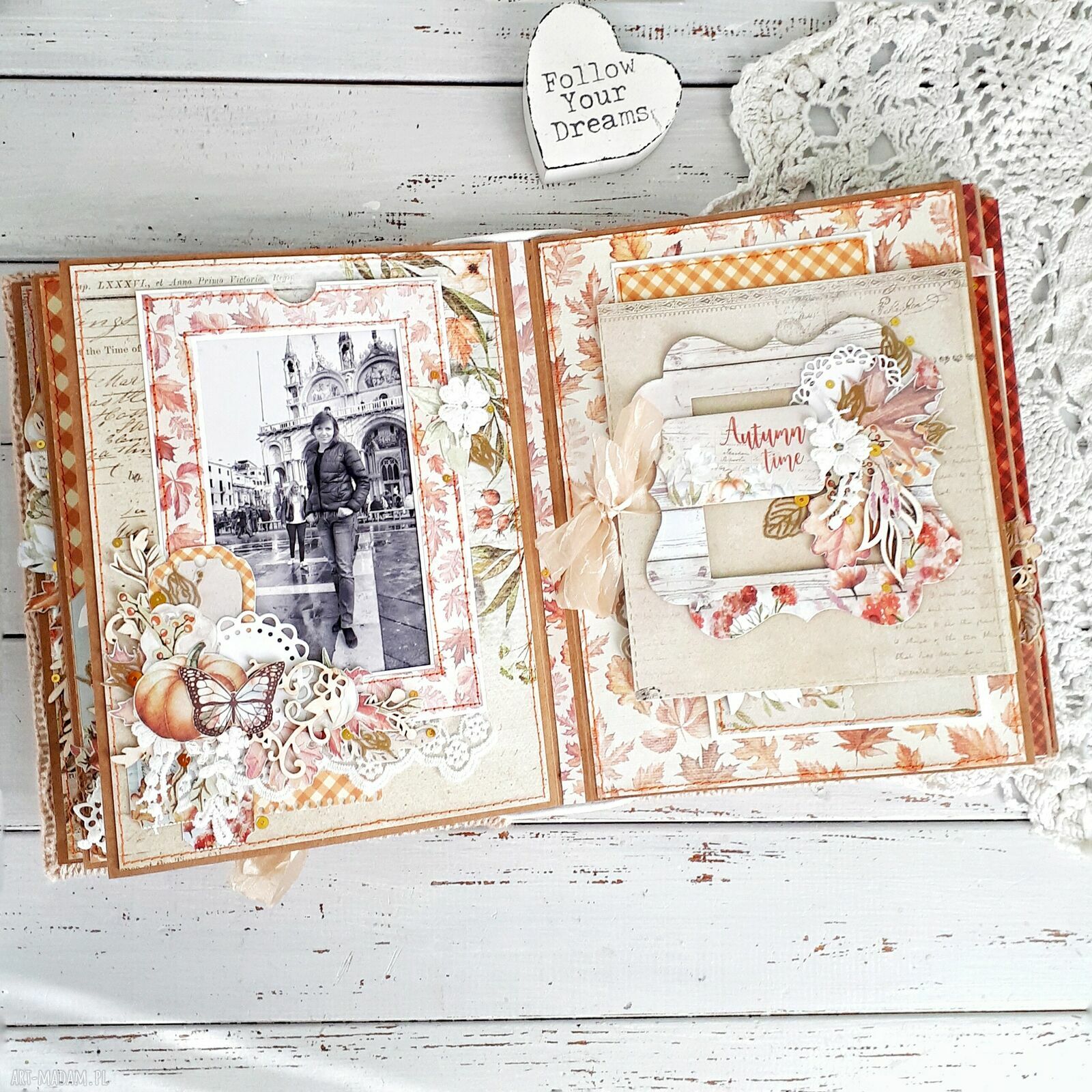 Ręcznie robiony album scrapbookingowy na zdjęcia i wspomnienia