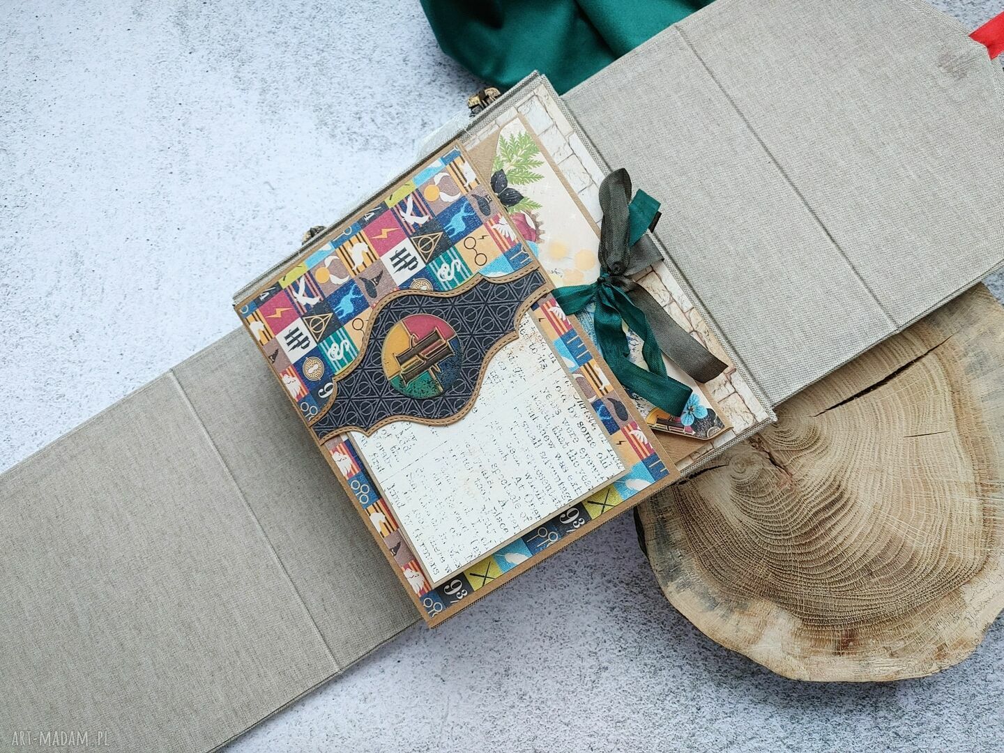 Ręcznie robiony album magiczny w stylu Harrego Pottera - scrapbook na zdjęcia 10x15 cm