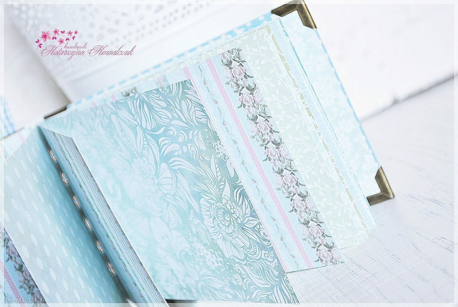 Album na zdjęcia dla chłopca na chrzest - ręcznie robiony scrapbooking w turkusie