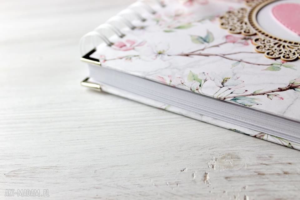 scrapbooking albumy: Album pamiętnik ręcznie wykonane
