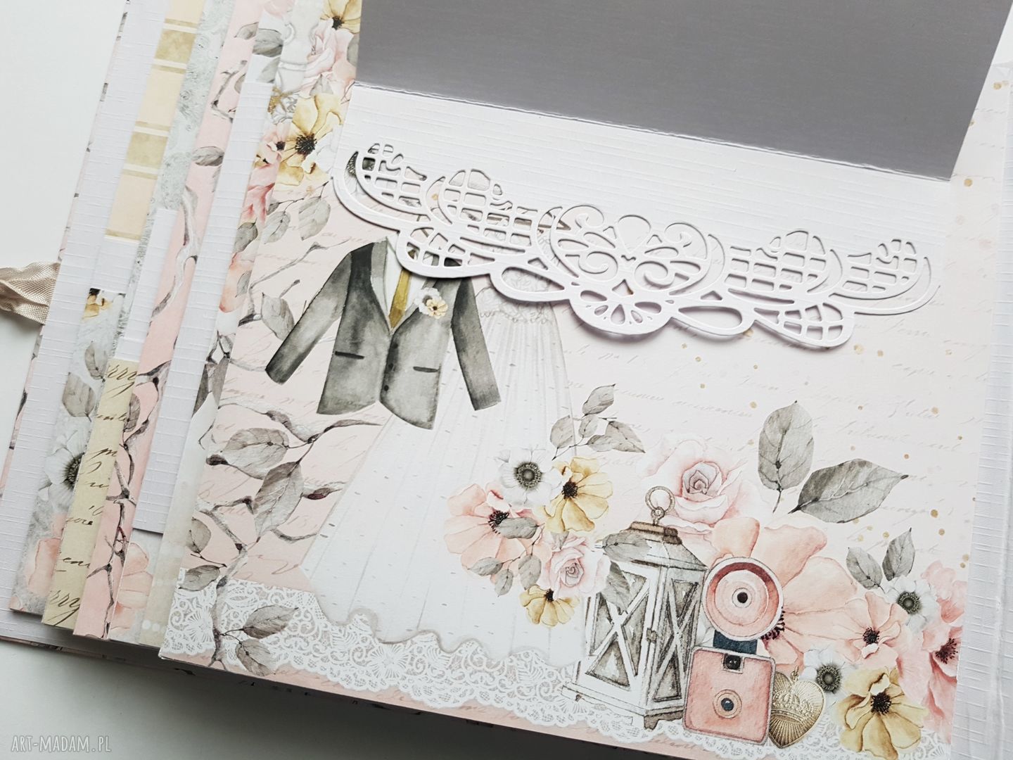 Album ślubny scrapbooking - pamiątka na zdjęcia i wzruszające dedykacje