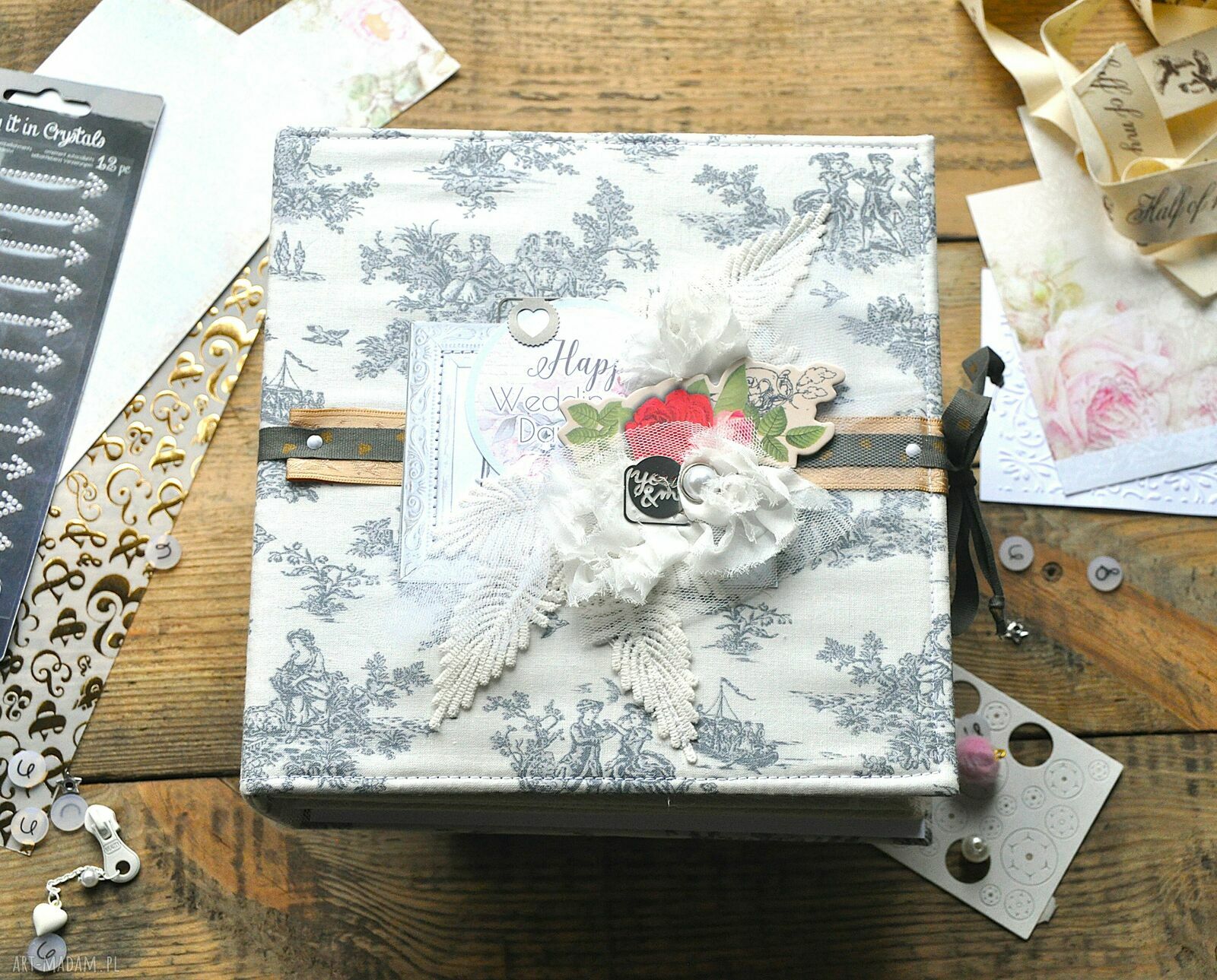 Kolorowy album ślubny w stylu boho 20x20 z koronką i wstążkami
