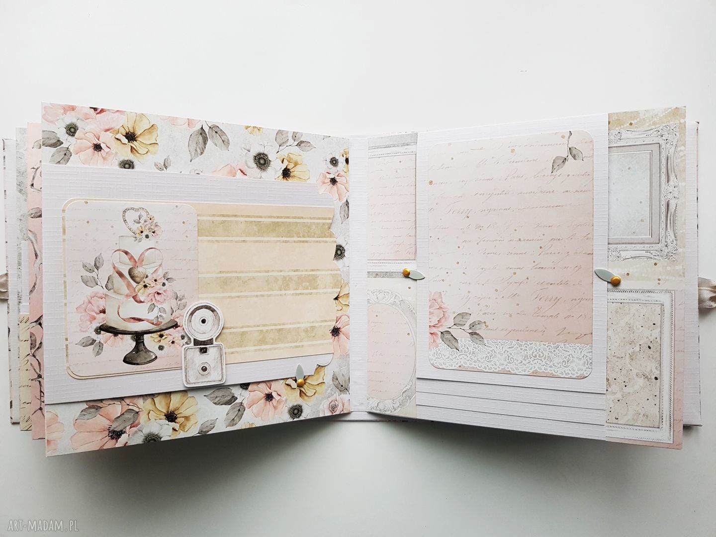 Album ślubny scrapbooking - pamiątka na zdjęcia i wzruszające dedykacje