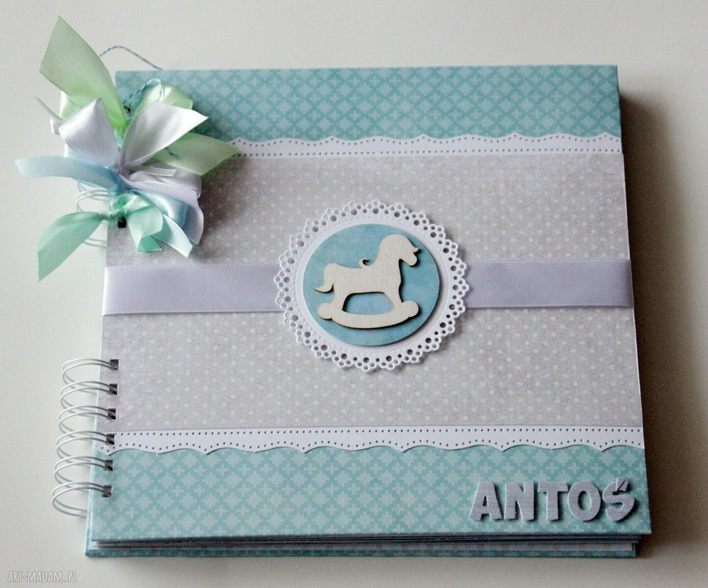 Album konikiem prezent chłopiec dziecko kolorze turkusowo szarym