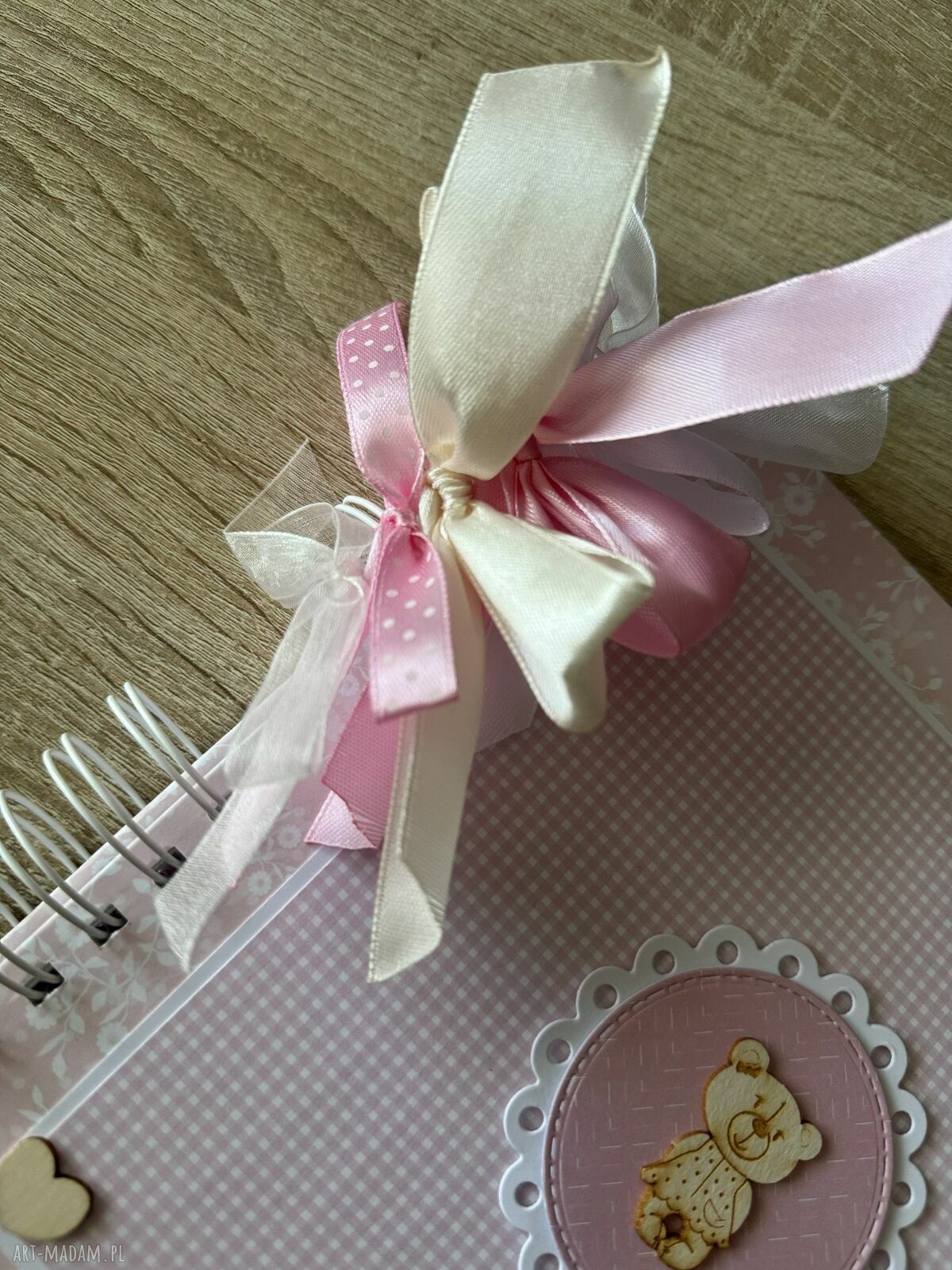 Album scrapbooking z misiem dla dziewczynki prezent na Baby Shower