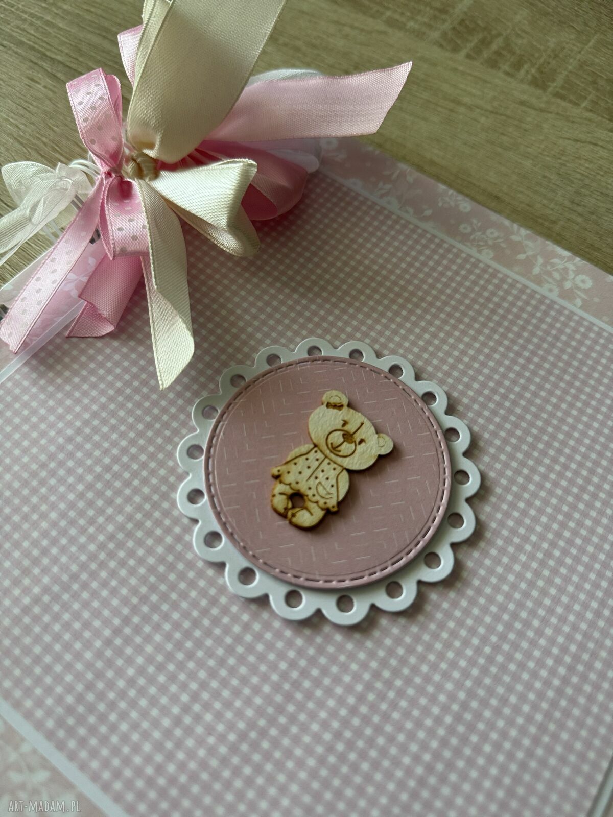 Album scrapbooking z misiem dla dziewczynki prezent na Baby Shower