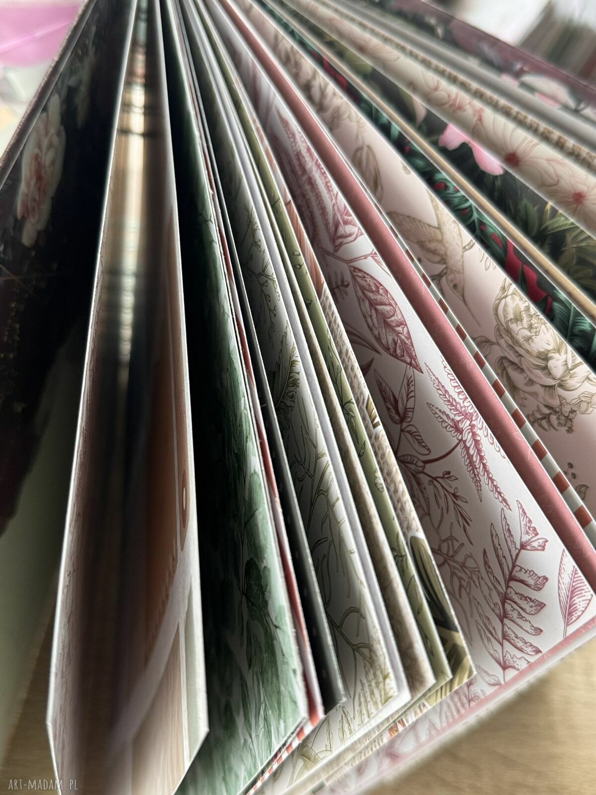 Album z sercem - ręcznie robiona pamiątka ślubna w stylu scrapbooking