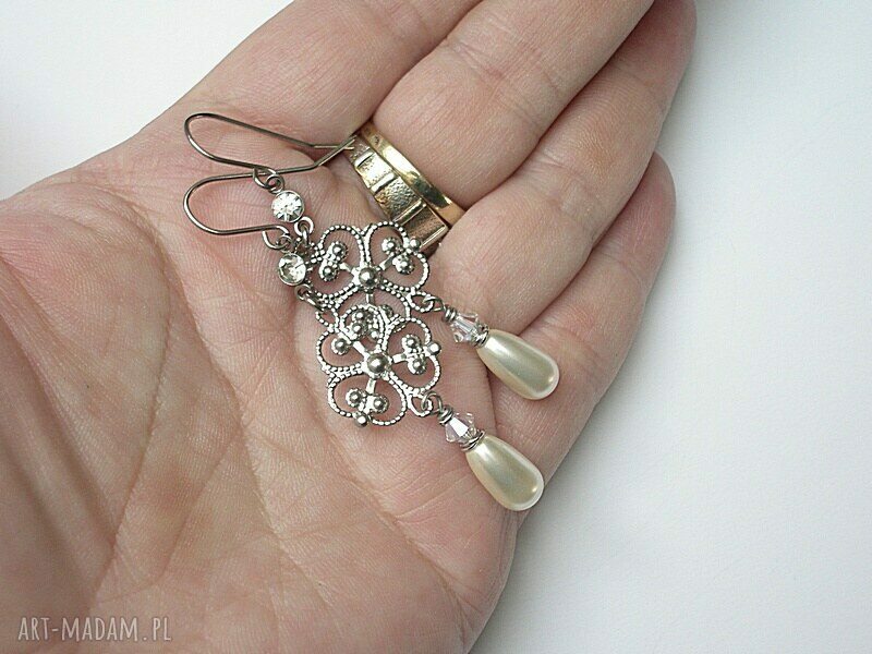 Kolczyki Alloys Collection Pearls stal szlachetna i perłowe akcenty