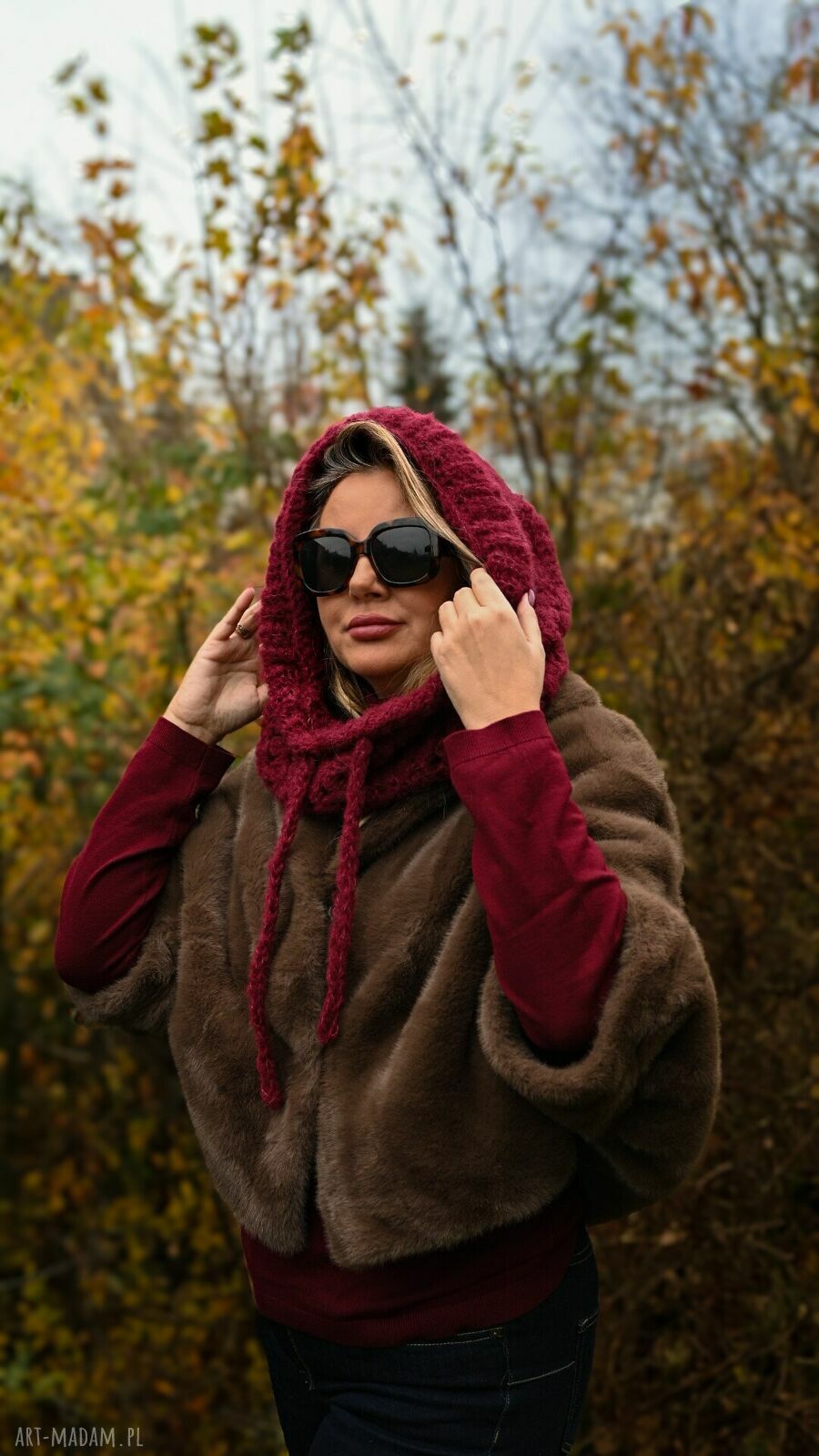 Balaclava z alpaki i jedwabiem w kolorze bordo - ręcznie szydełkowana kominiarka damska