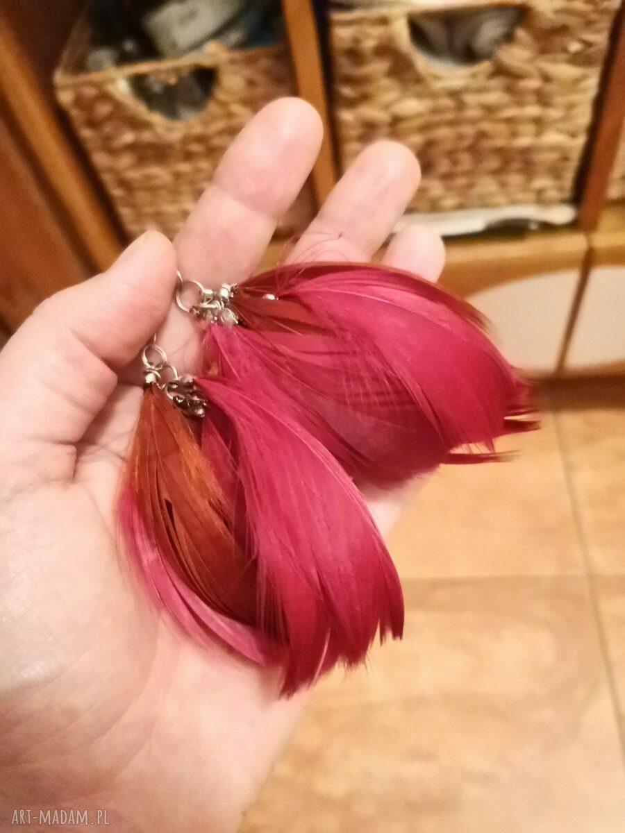 Kolczyki amarantowe bujne z piórami boho - Ruda Klara