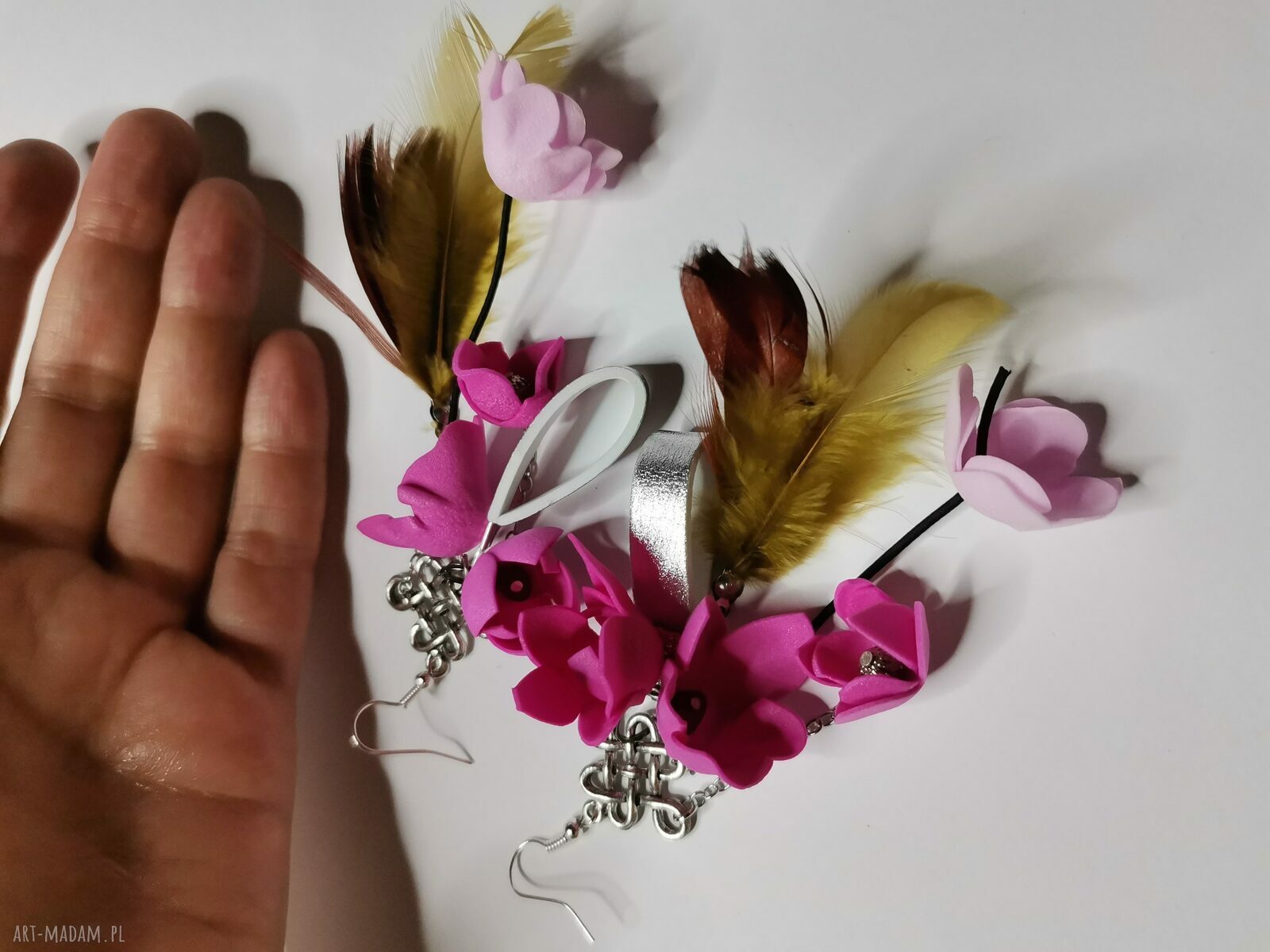 Kolczyki amarantowe pióra i kwiaty boho - handmade