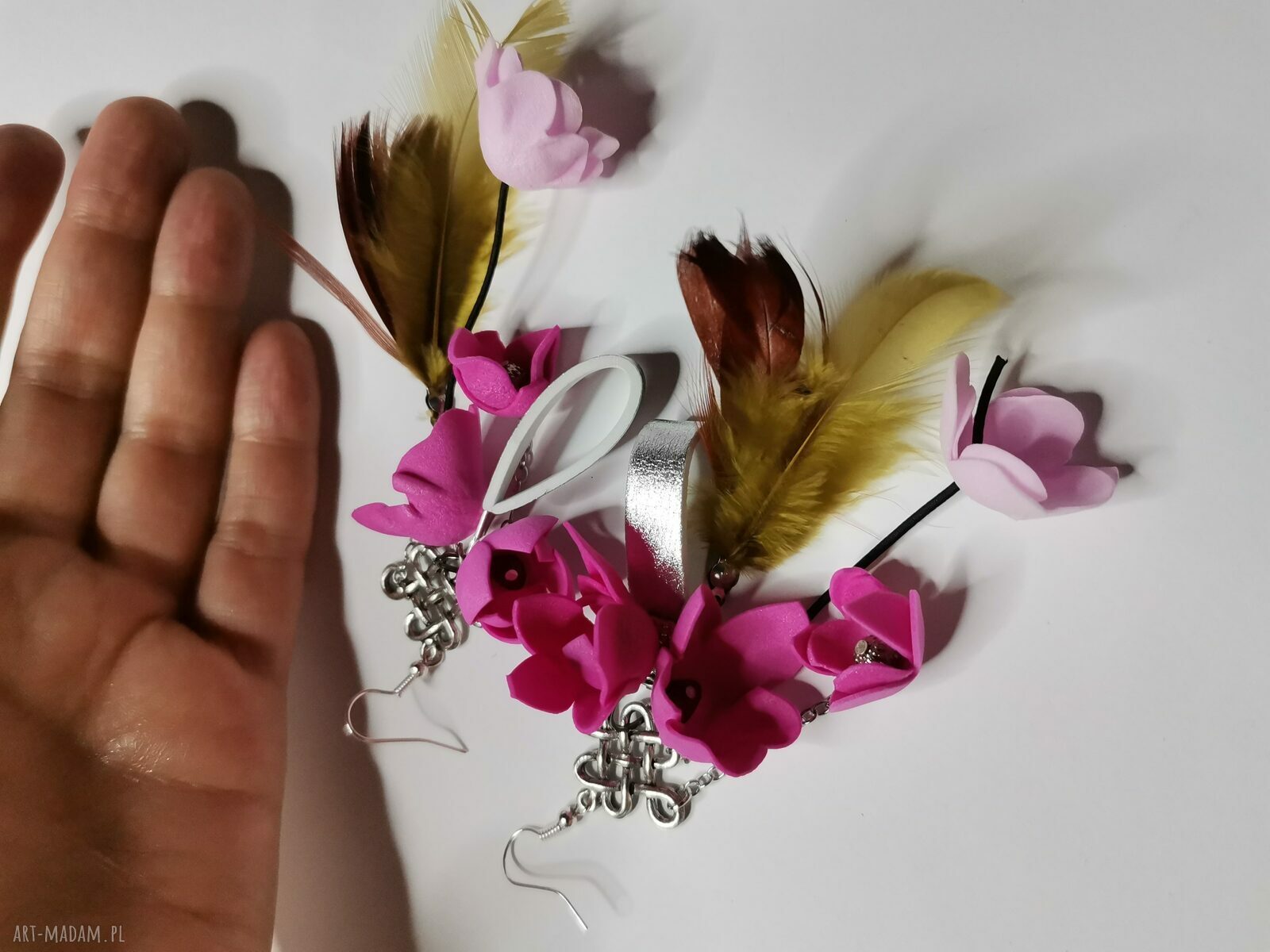 Kolczyki amarantowe pióra i kwiaty boho - handmade