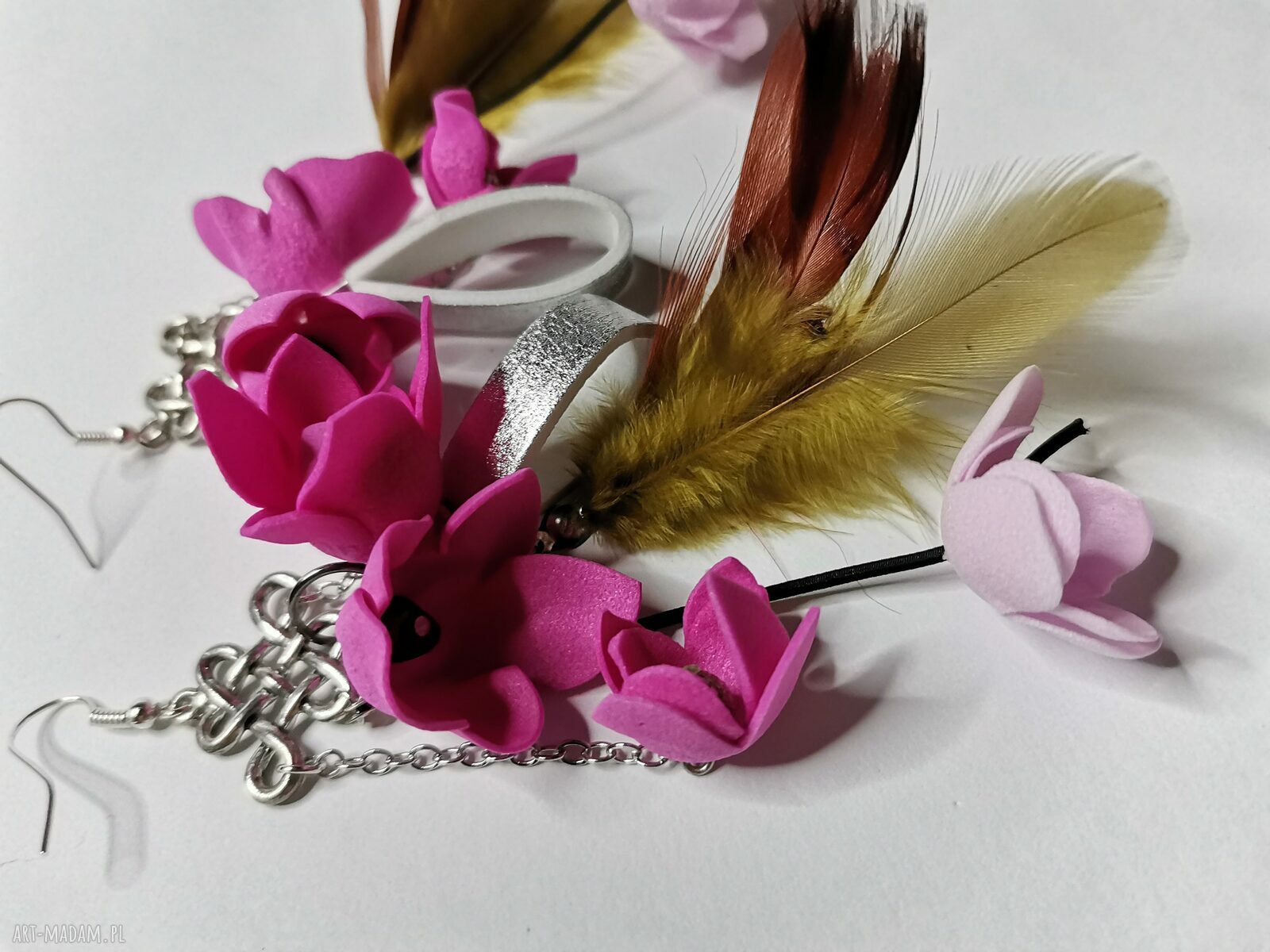 Kolczyki amarantowe pióra i kwiaty boho - handmade