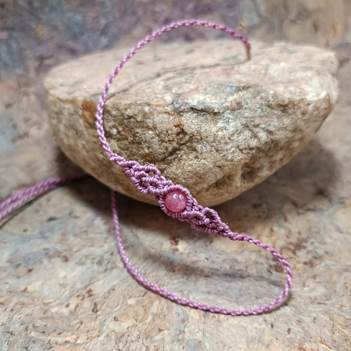Ambrozja - różowy choker z jadeitem w mikromakramie