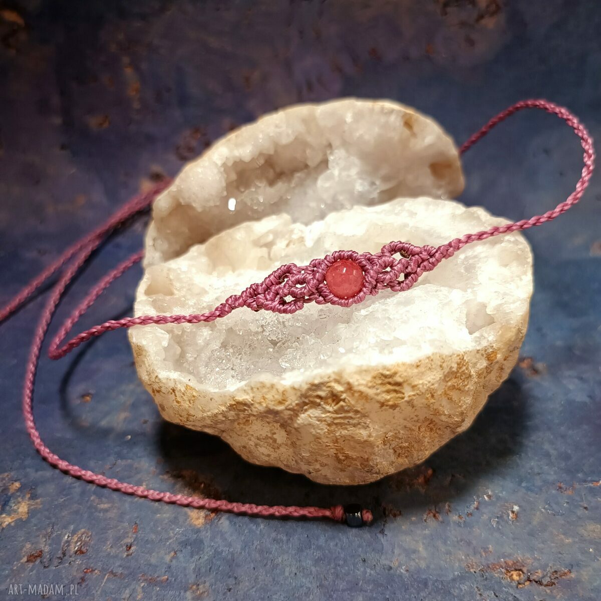 Ambrozja - różowy choker z jadeitem w mikromakramie