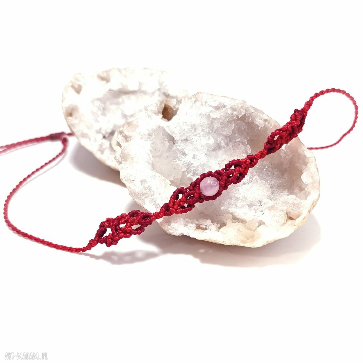 Ambrozja Trójdzielna - choker z kryształem górskim w mikromakramie czerwień