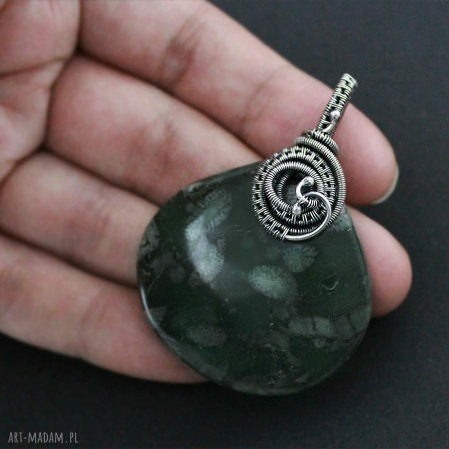 Amelia - duży wisior z agatem mszystym wire-wrapping (ciemnozielony)