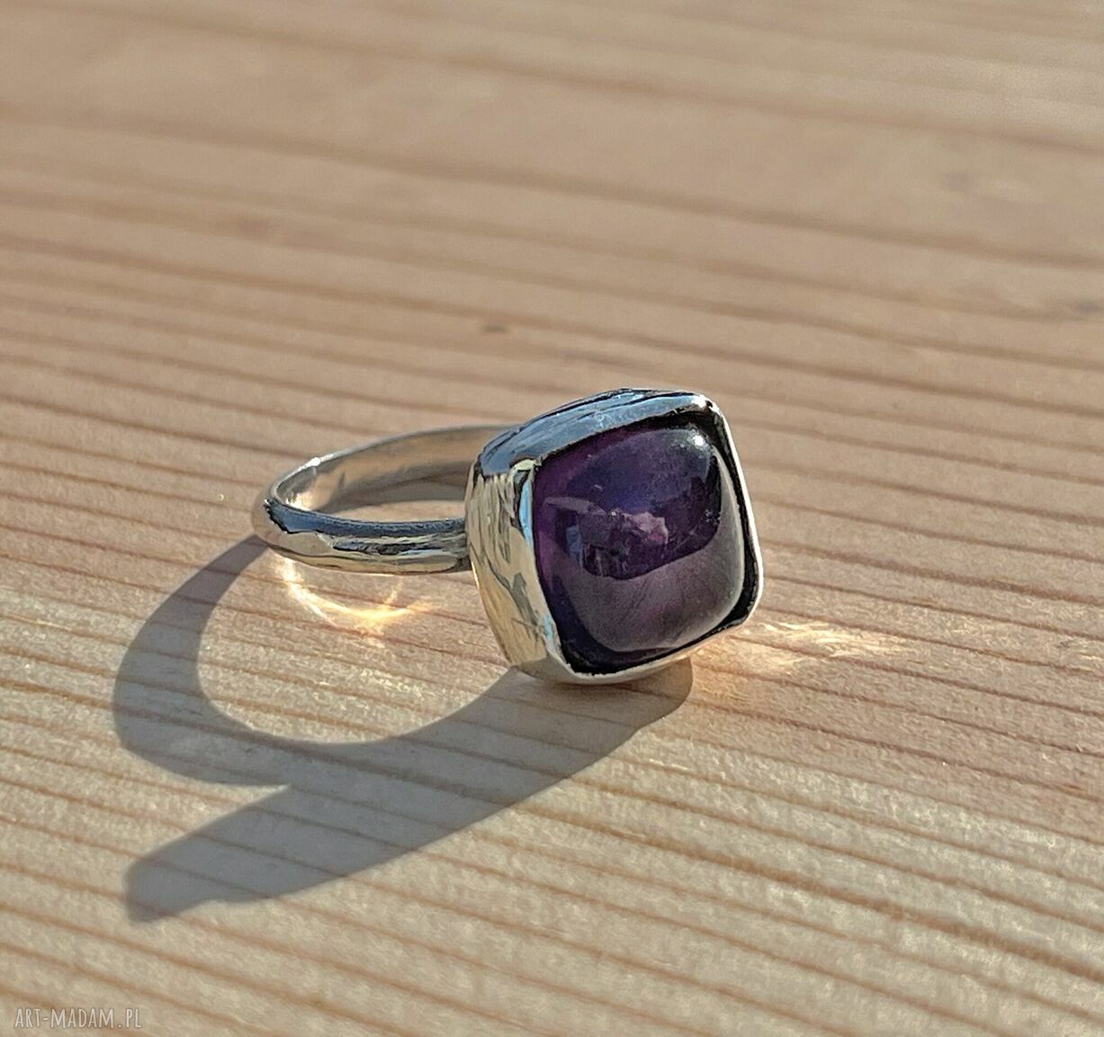 Pierścionek z ametystem w srebrze 925 - klasyczna oprawa (10x10 mm)