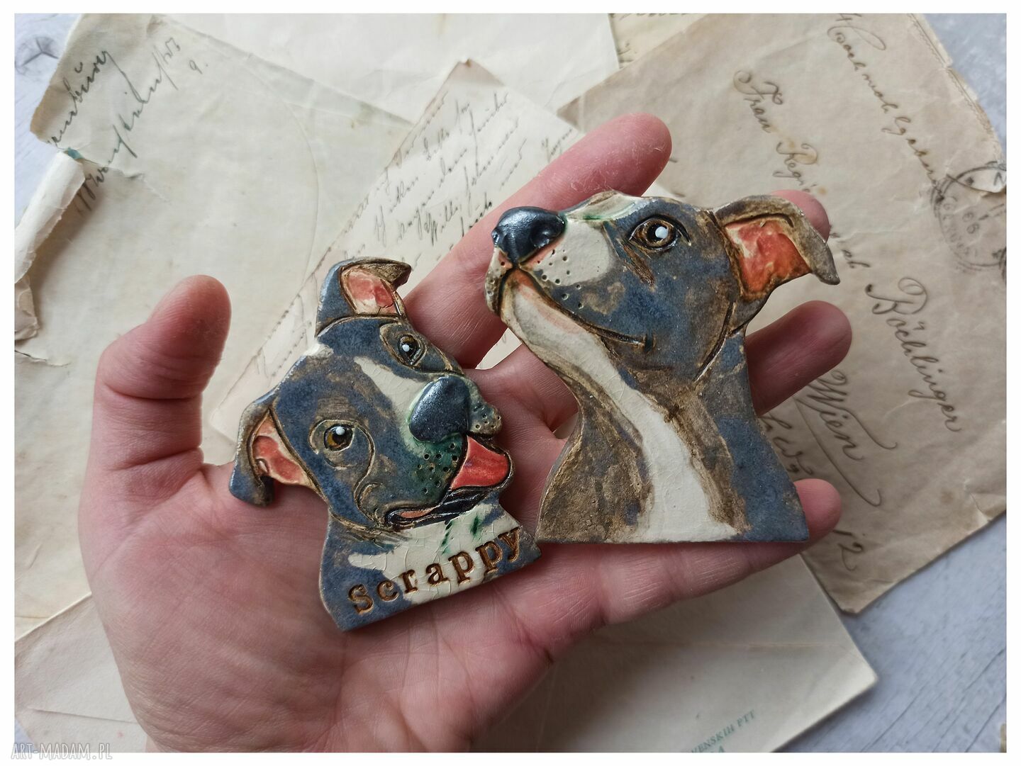 Amstaffy - ceramiczne magnesy na lodówkę, ręcznie robione