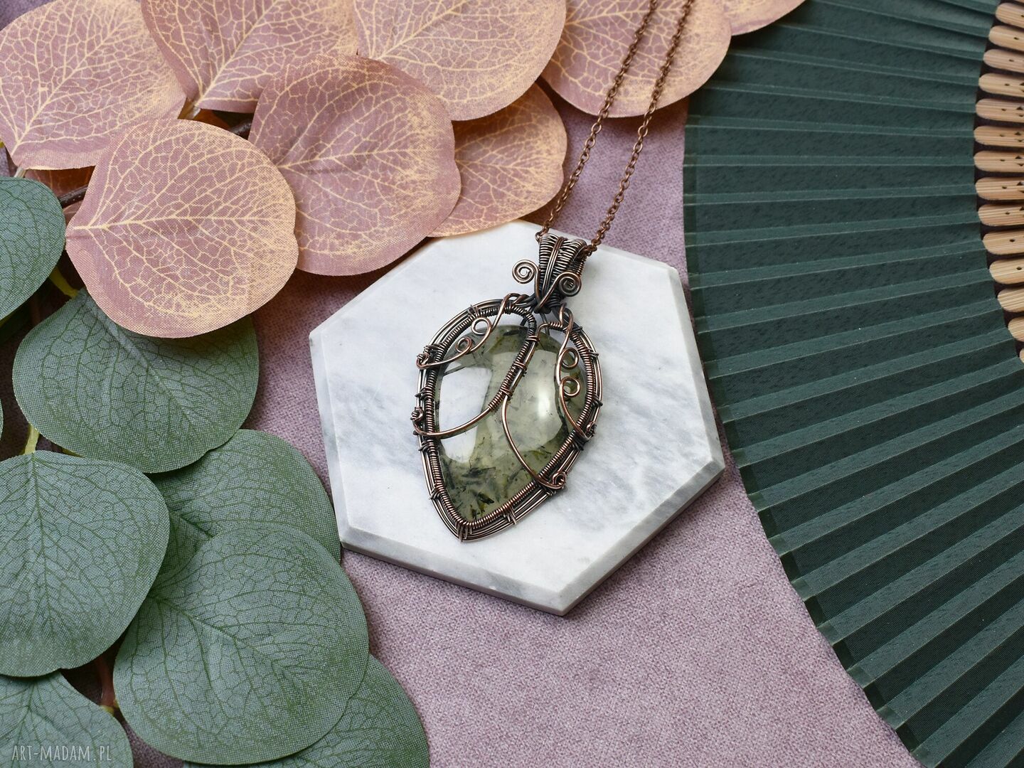 Miedziany wisiorek wire wrapping z prehnitem boho