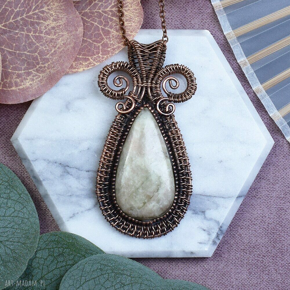 Miedziany wisiorek Wire Wrapping z serafinitem - Spirit of Copper