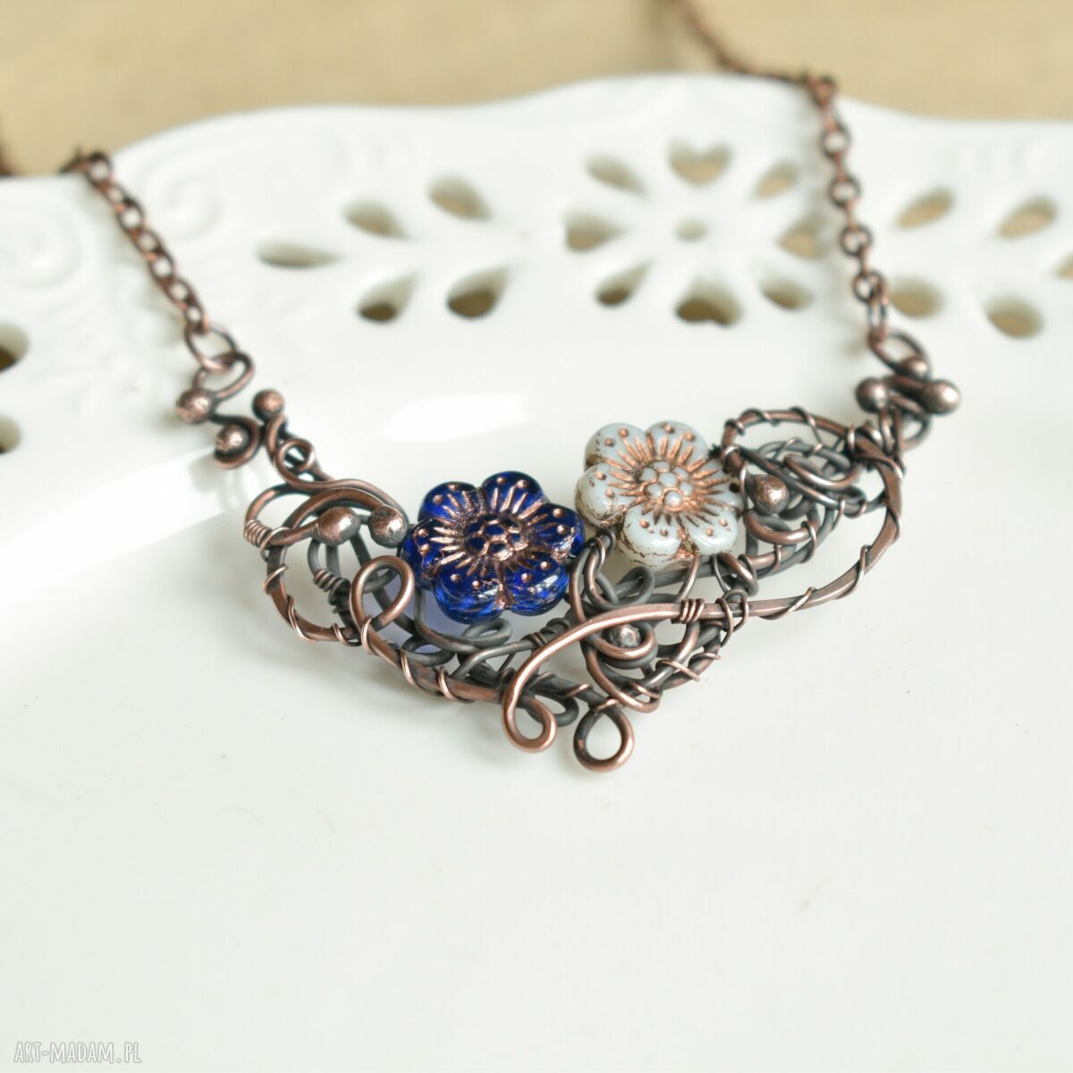 Anemonki - miedziany naszyjnik wire wrapping ze szklanymi kwiatkami
