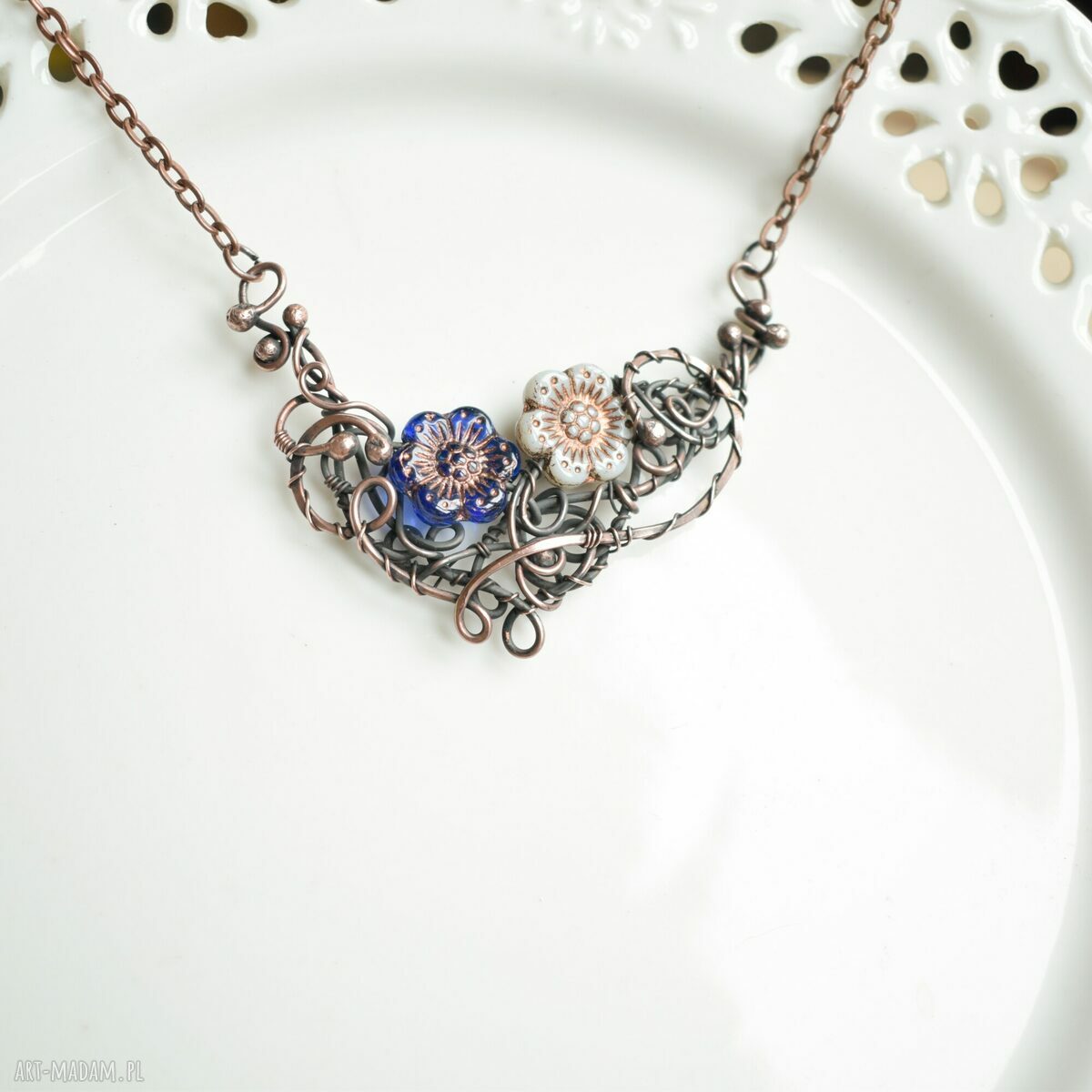 Anemonki - miedziany naszyjnik wire wrapping ze szklanymi kwiatkami