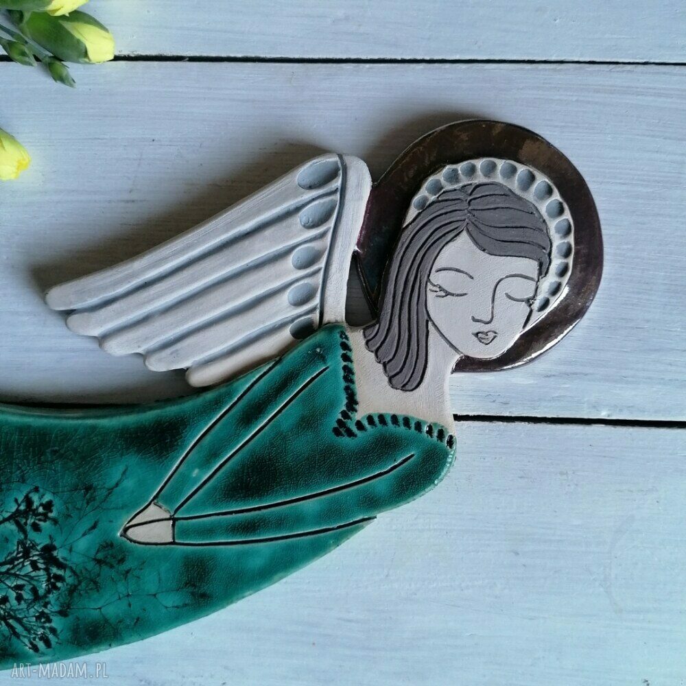 Anioł ceramiczny Vela Livada - ręcznie lepiony z zielonym szkliwem