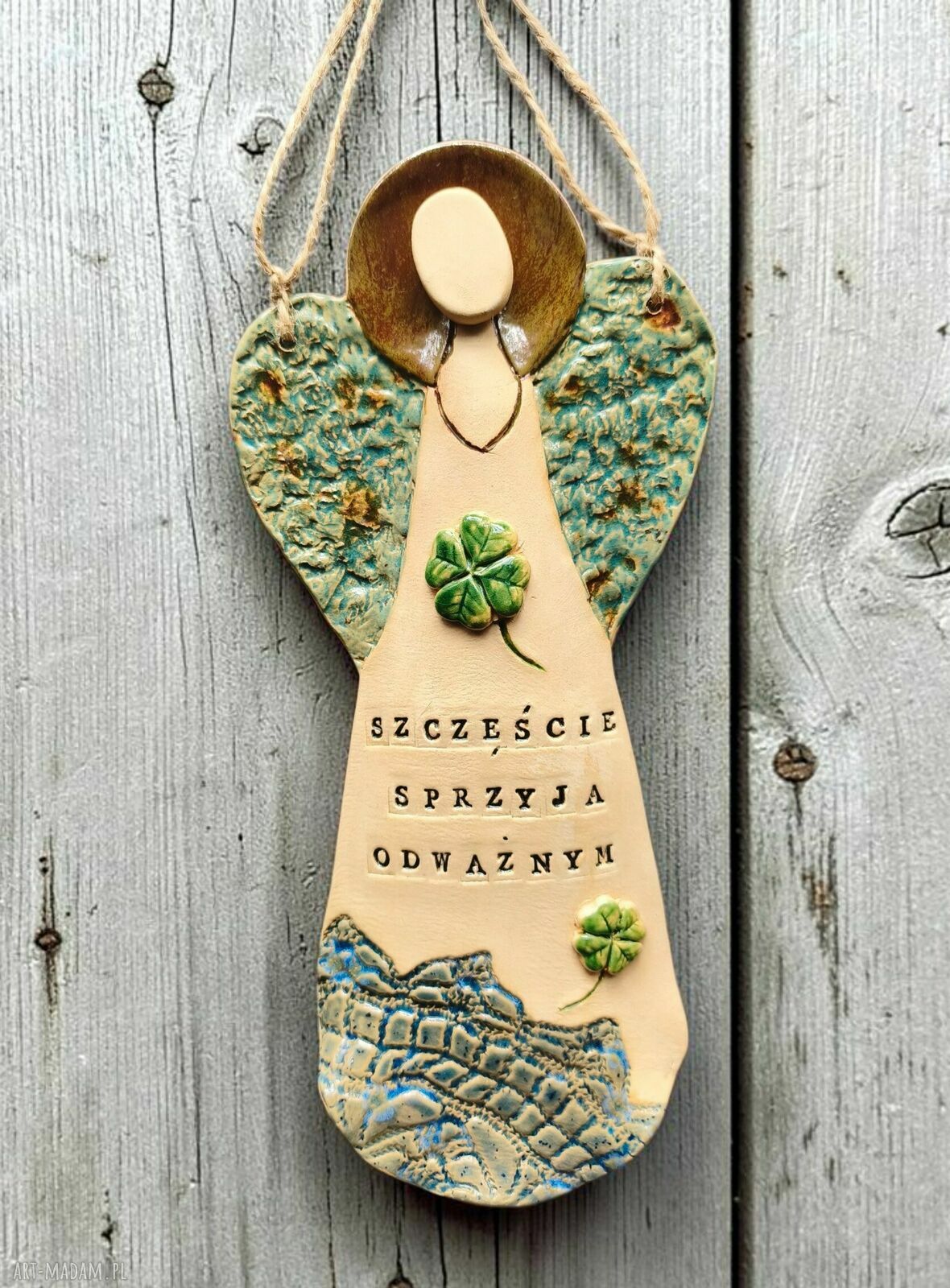 Anioł ceramiczny „Szczęście sprzyja odważnym” do powieszenia - ręcznie robiony